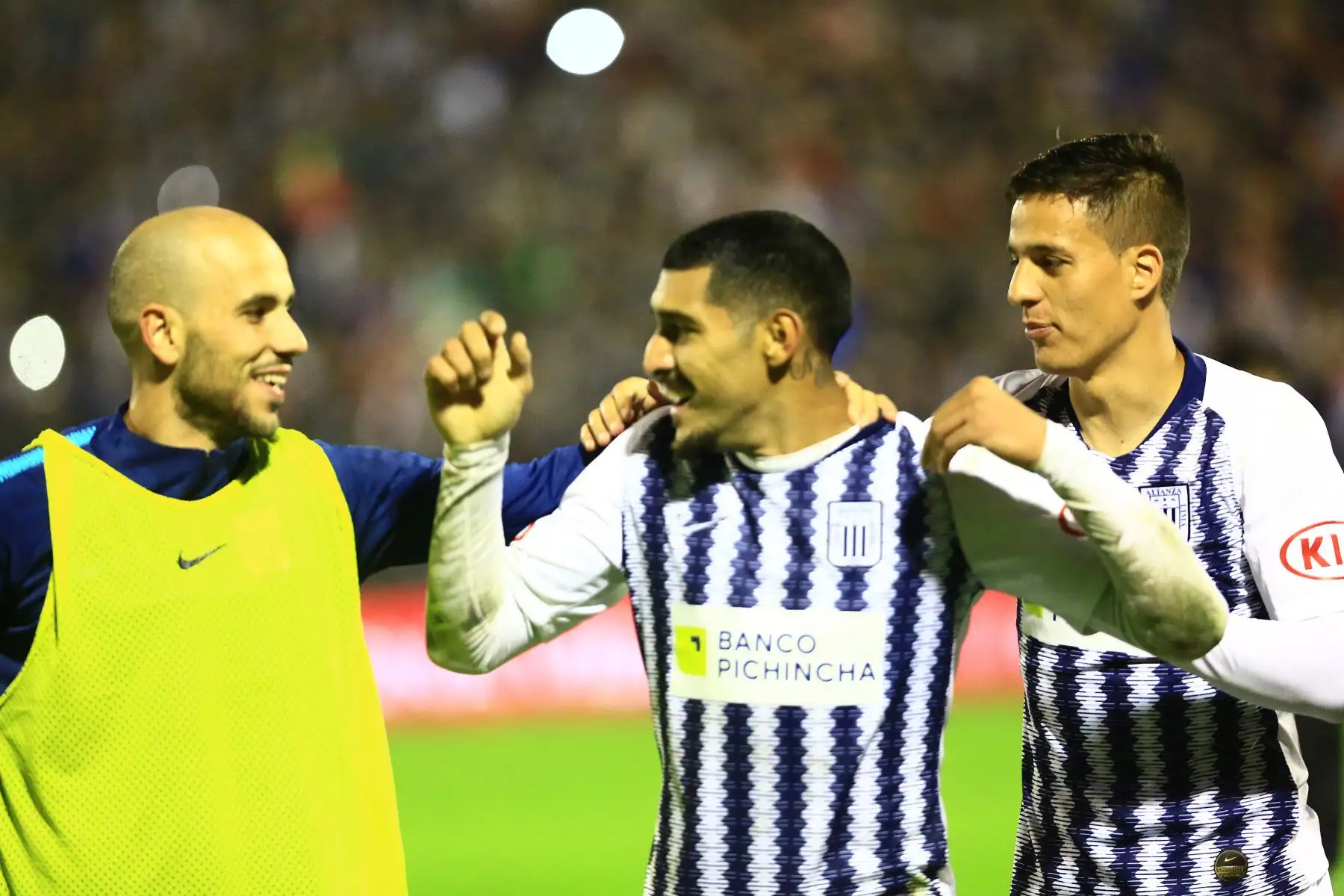 Alianza Lima y Sporting Cristal disputan, en el estadio Alejandro Villanueva, el partido más importante de la segunda jornada del torneo Clausura de la liga. Foto: ANDINA/Pedro Cardenas