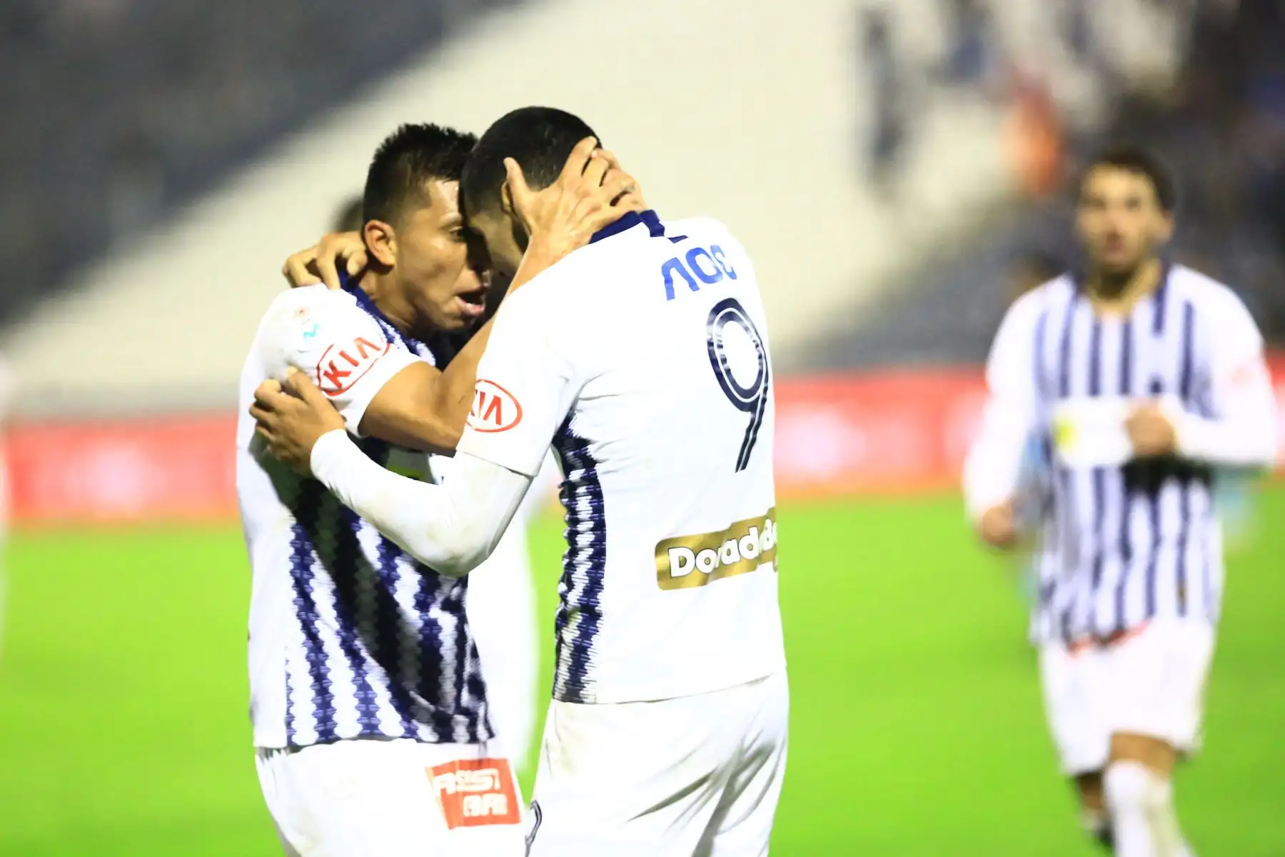 Alianza Lima y Sporting Cristal disputan, en el estadio Alejandro Villanueva, el partido más importante de la segunda jornada del torneo Clausura de la liga. Foto: ANDINA/Pedro Cardenas