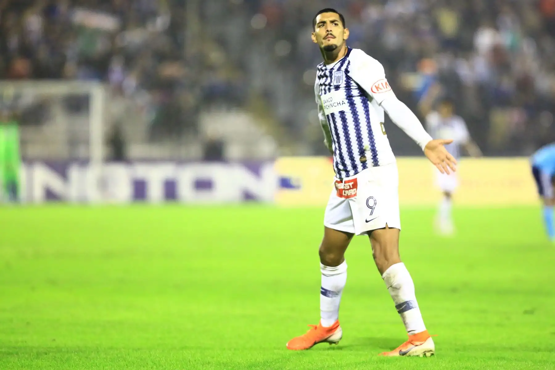 Alianza Lima y Sporting Cristal disputan, en el estadio Alejandro Villanueva, el partido más importante de la segunda jornada del torneo Clausura de la liga. Foto: ANDINA/Pedro Cardenas