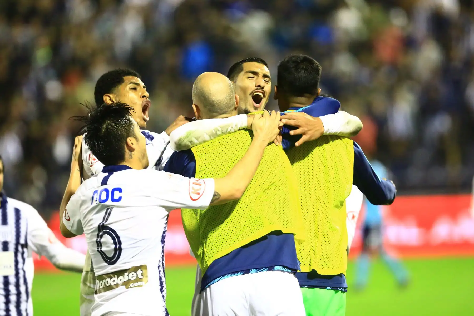 Alianza Lima y Sporting Cristal disputan, en el estadio Alejandro Villanueva, el partido más importante de la segunda jornada del torneo Clausura de la liga. Foto: ANDINA/Pedro Cardenas