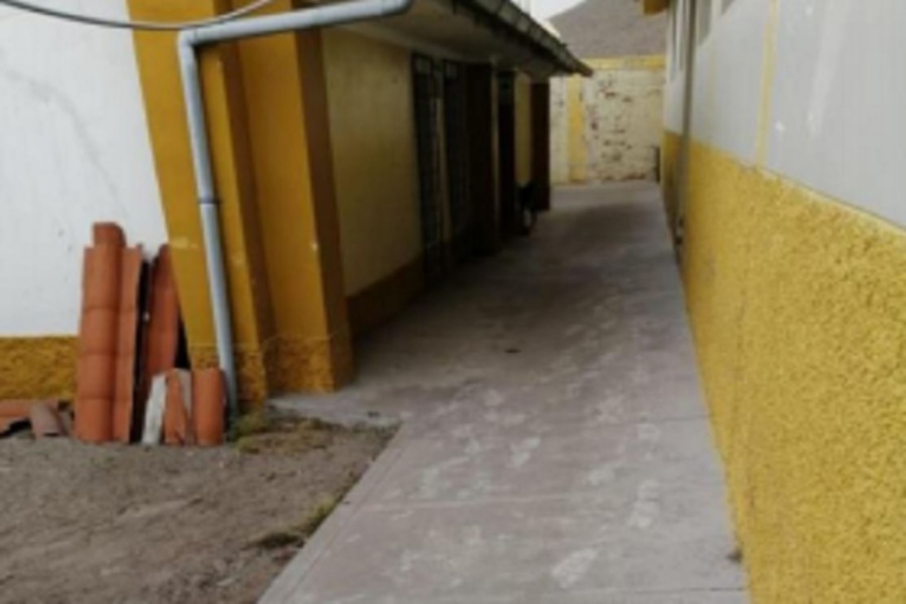 El Ministerio de Educación (Minedu) sigue interviniendo en las escuelas aledañas al volcán Ubinas y ha entregado 223 kits a las Unidades de Gestión Educativa Local de Moquegua y Arequipa. Además, como medida de prevención, 194 colegios adelantaron el periodo vacacional para garantizar la seguridad de los estudiantes.ANDINA/Difusión
