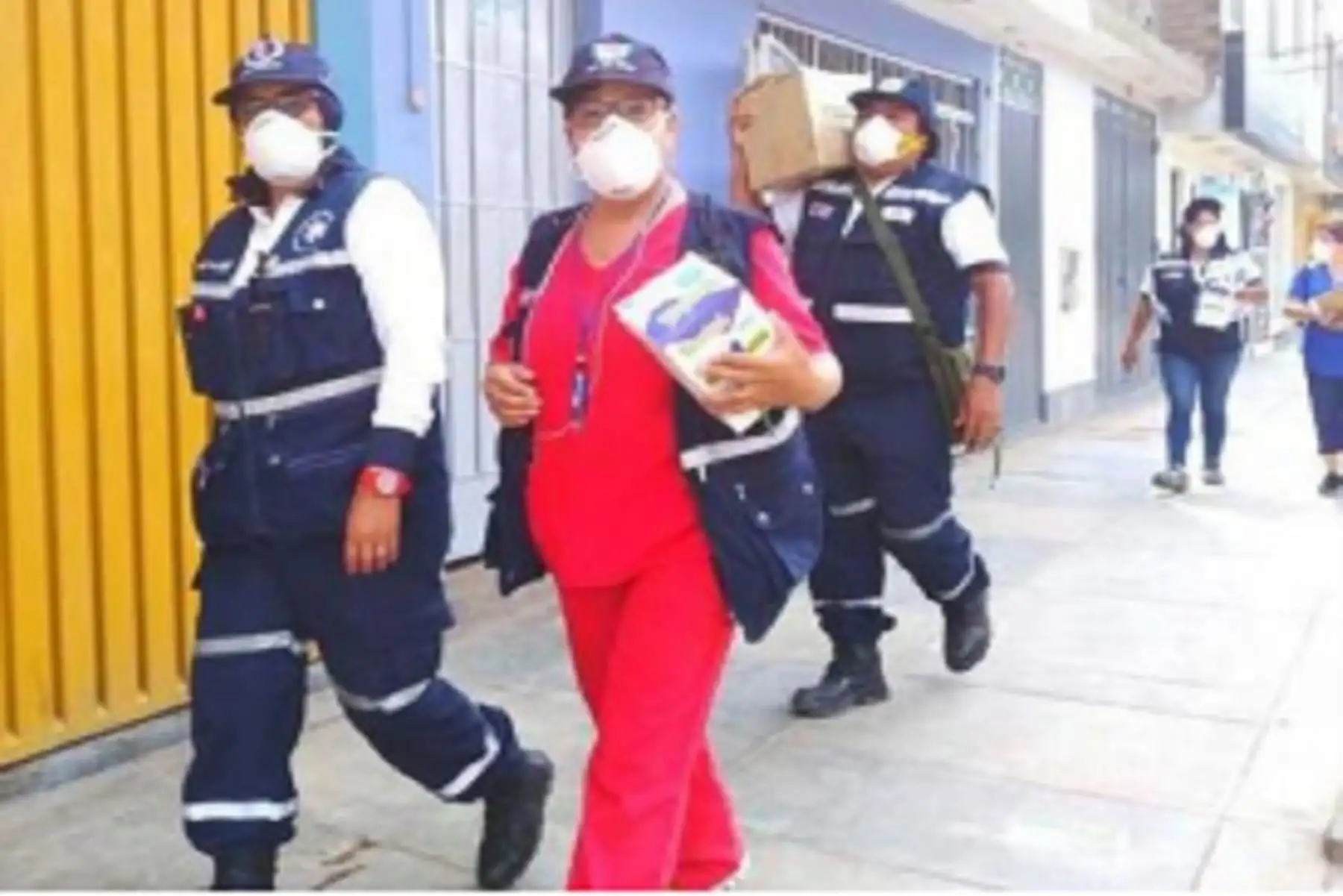 En el departamento de Puno el equipo de avanzada de la Dirección General de Gestión del Riesgo de Desastres y Defensa Nacional en Salud (Digerd) del Ministerio de Salud, realiza las coordinaciones necesarias a fin de atender a los pobladores con mayor afectación por las emanaciones de cenizas y humo toxico., informó el Instituto Nacional de Defensa Civil (Indeci).ANDINA/Difusión