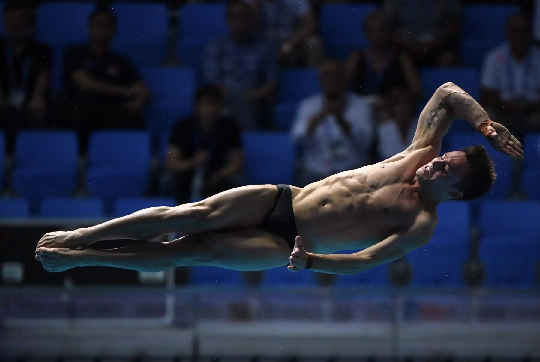 Thomas Daley de Gran Bretaña compite en la final de 10 m de plataforma de buceo para hombres durante los Campeonatos Mundiales de 2019 en el Nambu International Aquatics Center en Gwangju. AFP