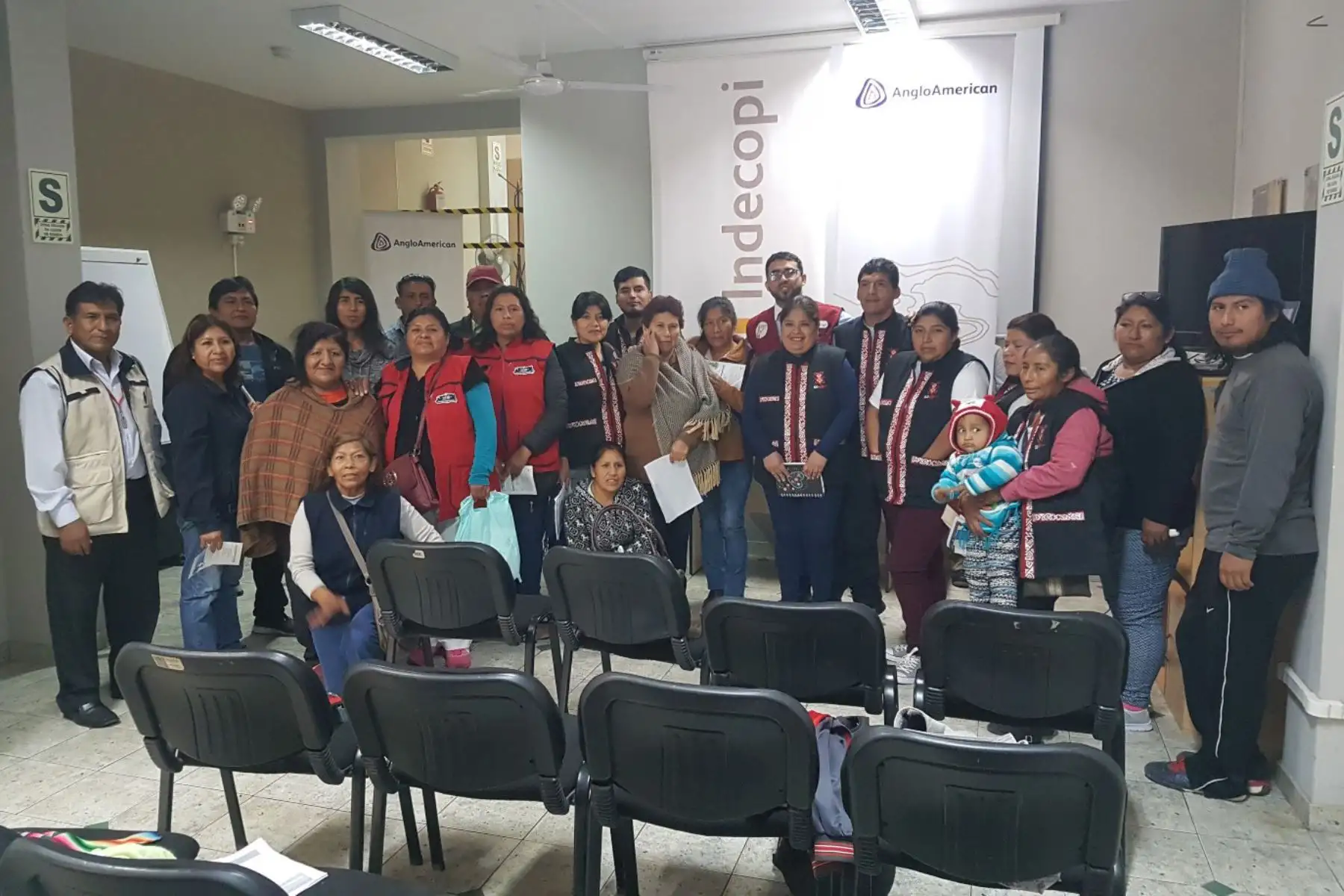 Artesanos y productores agroindustriales de Ilo conocen de beneficios de la marca colectiva.
