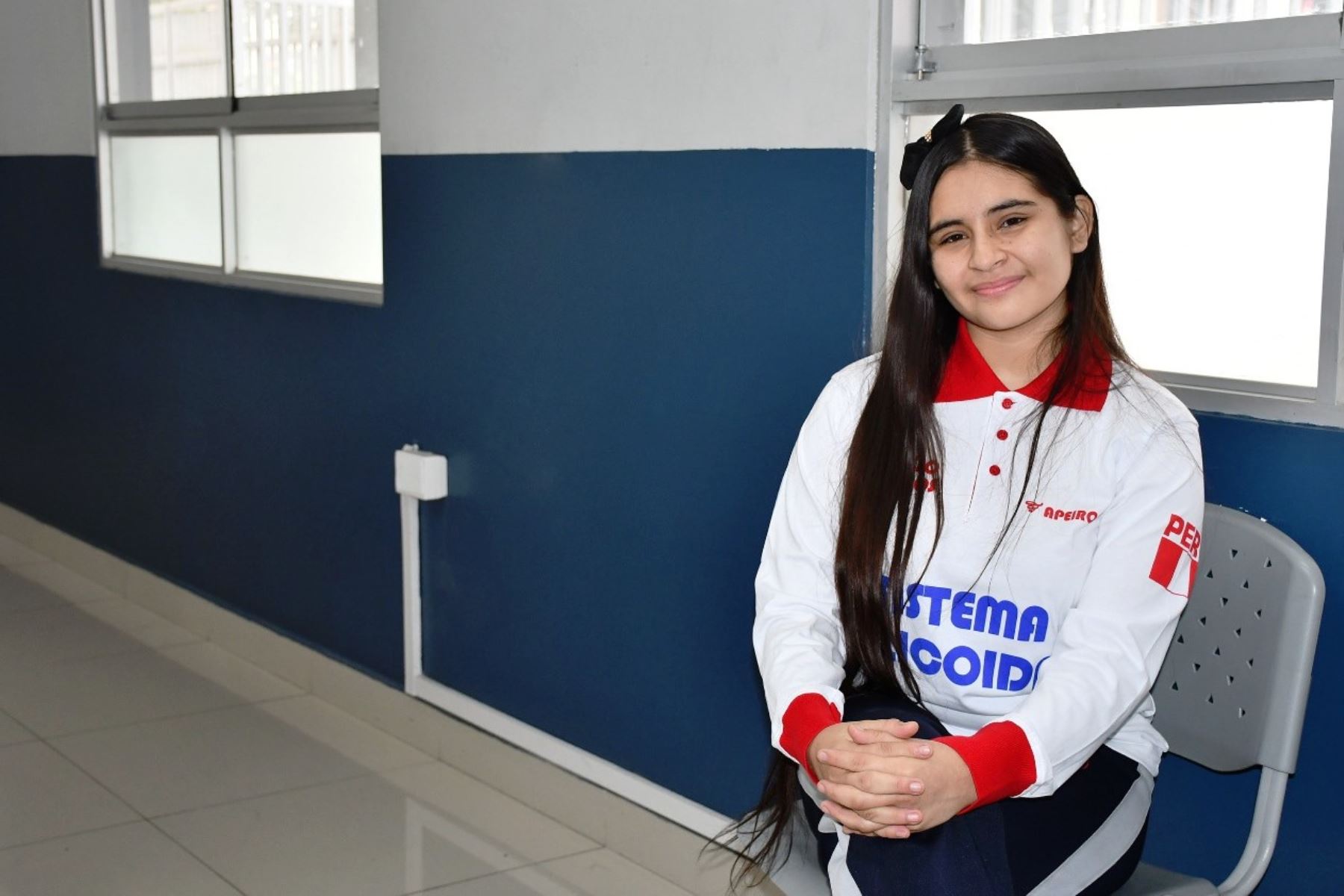 Estudiante peruana, Mónica Martínez, es reconocida como la mejor matemática de América