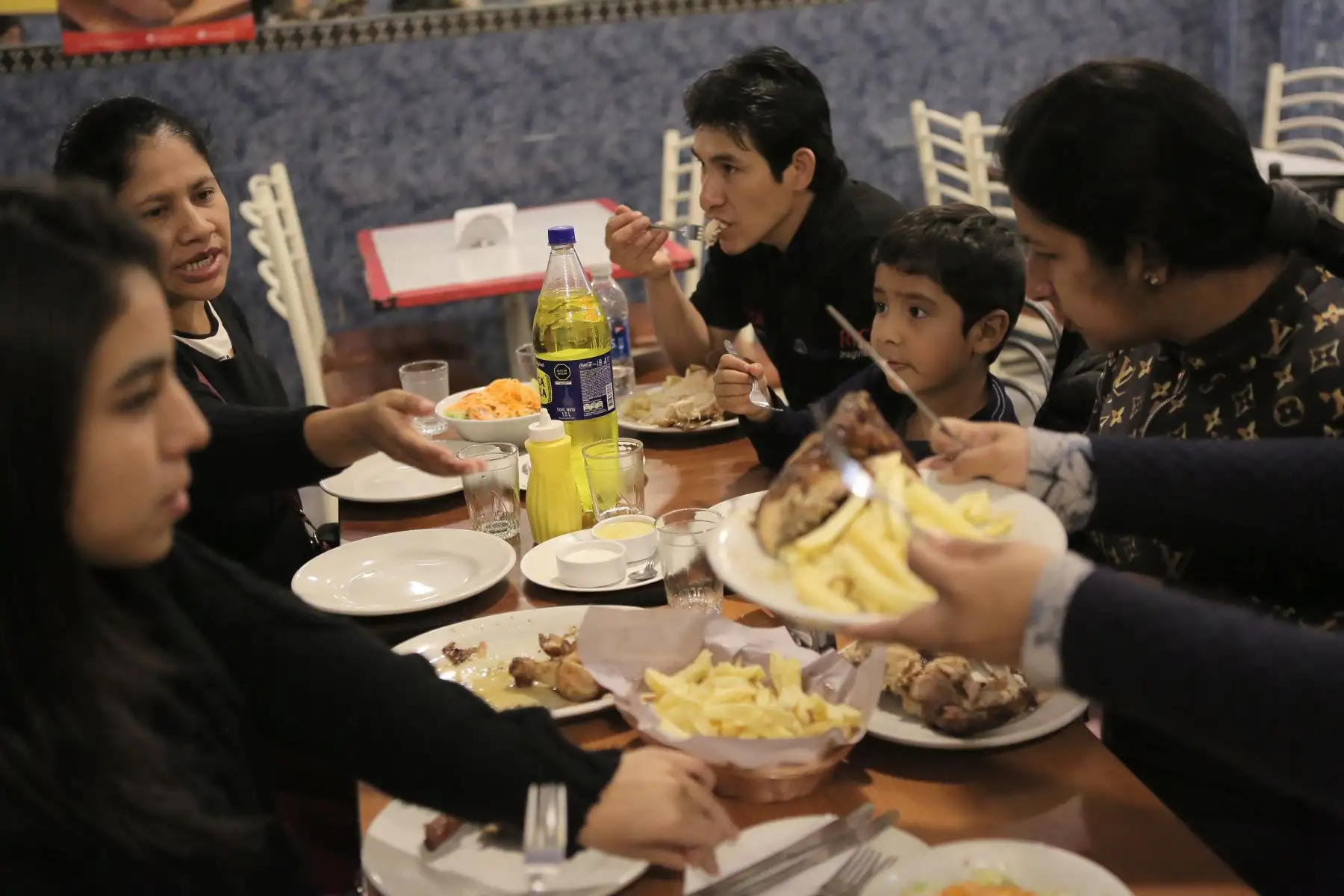 Se espera una mayor dinámica en el turismo interno, lo cual contribuirá con una mayor dinámica para los restaurantes de todas las regiones del país. Foto: ANDINA/difusión.