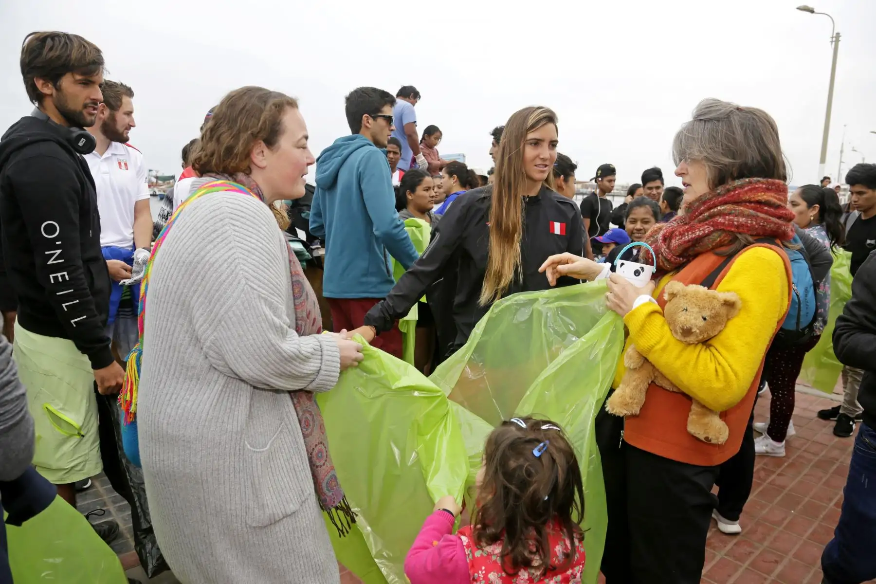 Lima 2019: Selección Peruana de Vela participa en limpieza de playa en Paracas.
Foto: ANDINA/Lima 2019