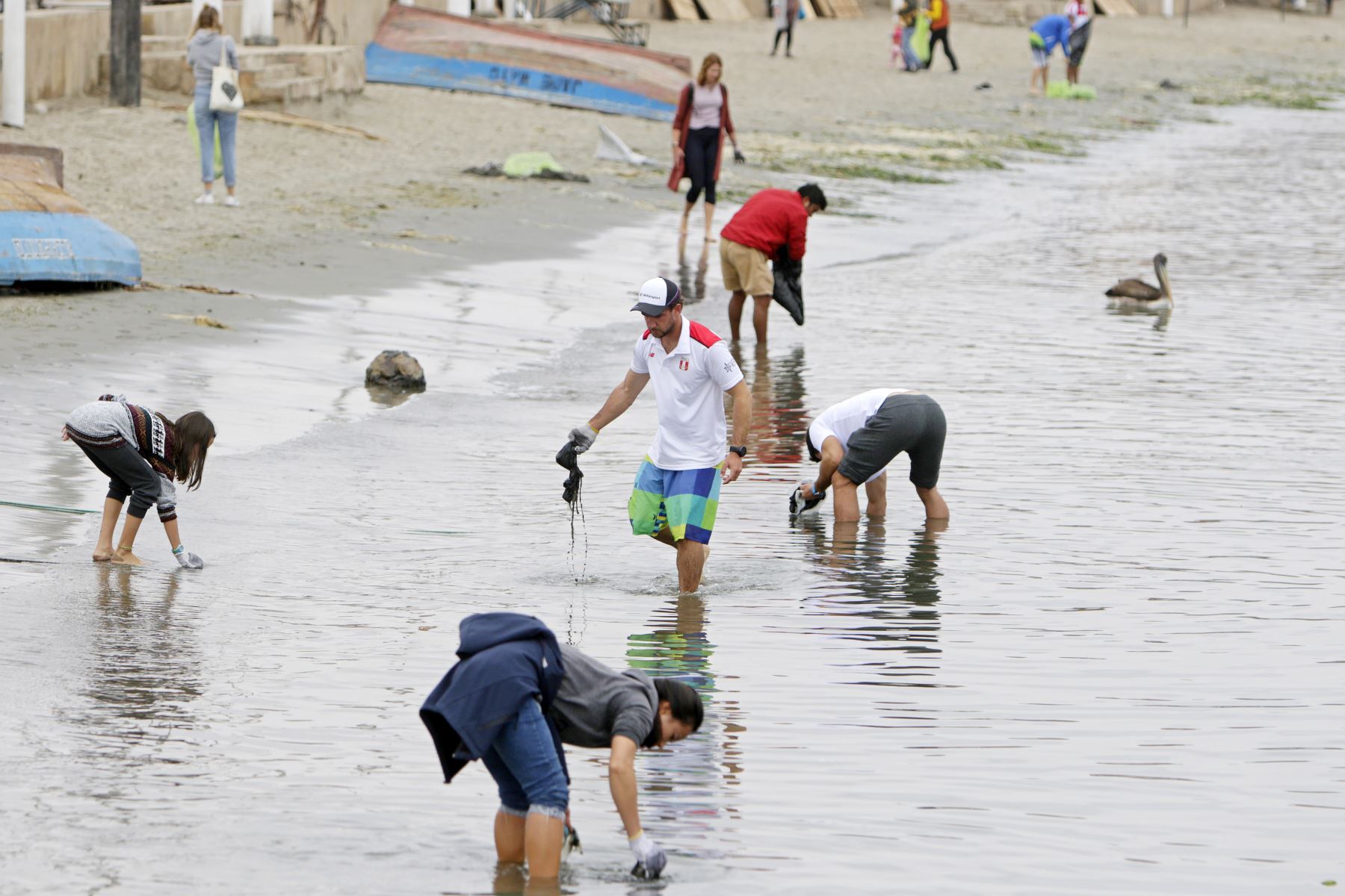 Lima 2019: Selección Peruana de Vela participa en limpieza de playa en Paracas.Foto: ANDINA/Lima 2019