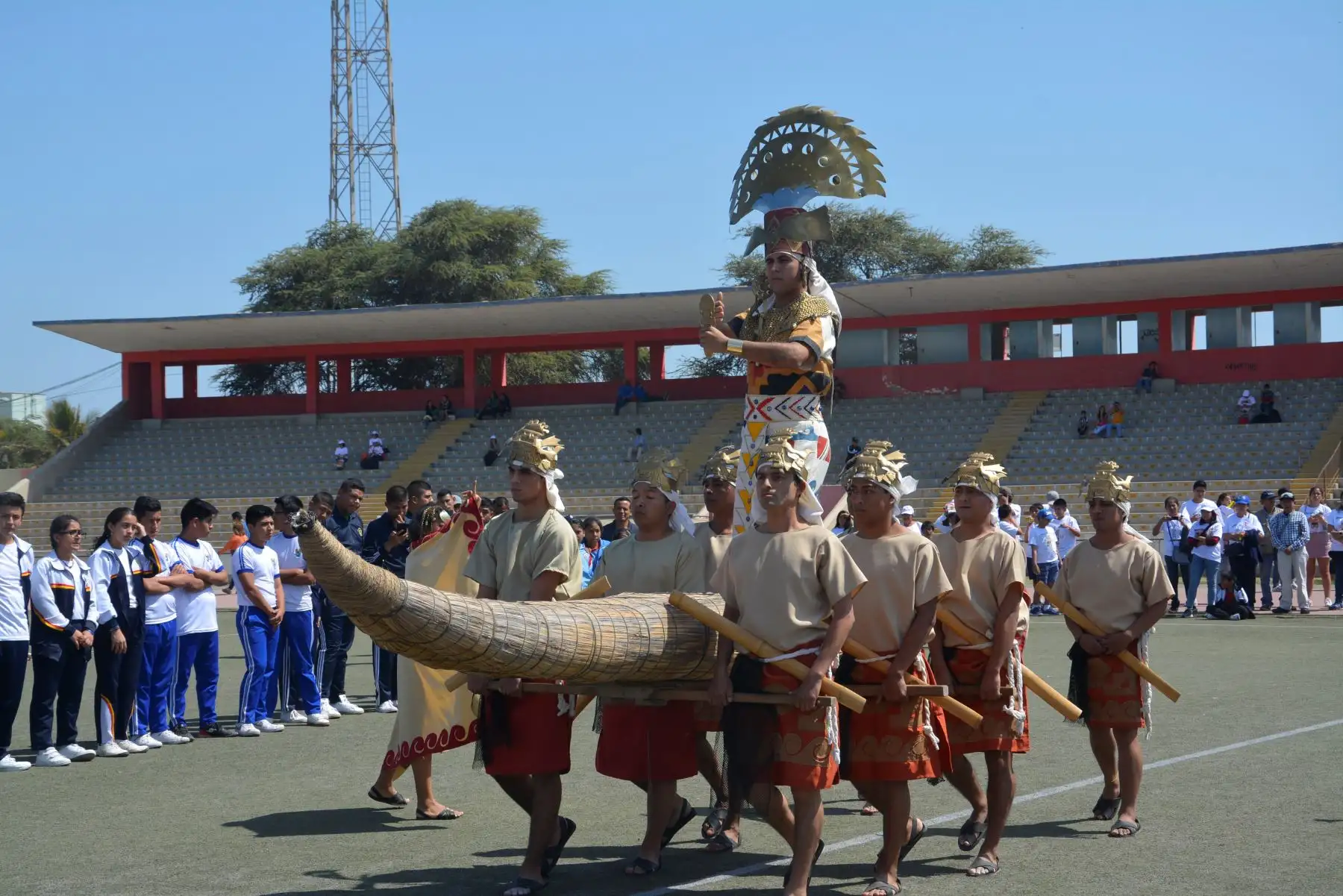 Deportistas y pobladores de Chiclayo recibieron la Antorcha Lima 2019.
Foto: Lima 2019