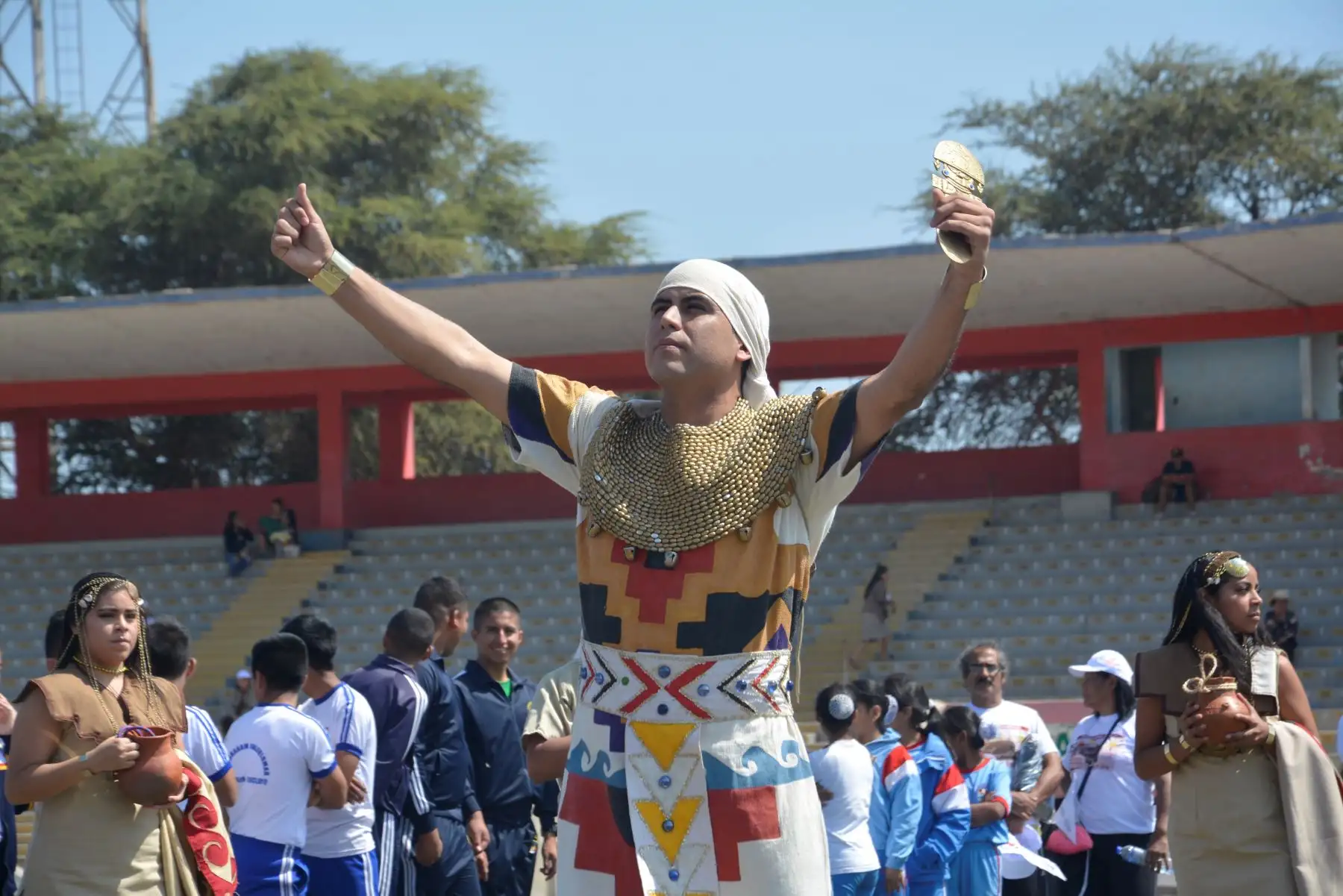 Deportistas y pobladores de Chiclayo recibieron la Antorcha Lima 2019.
Foto: Lima 2019