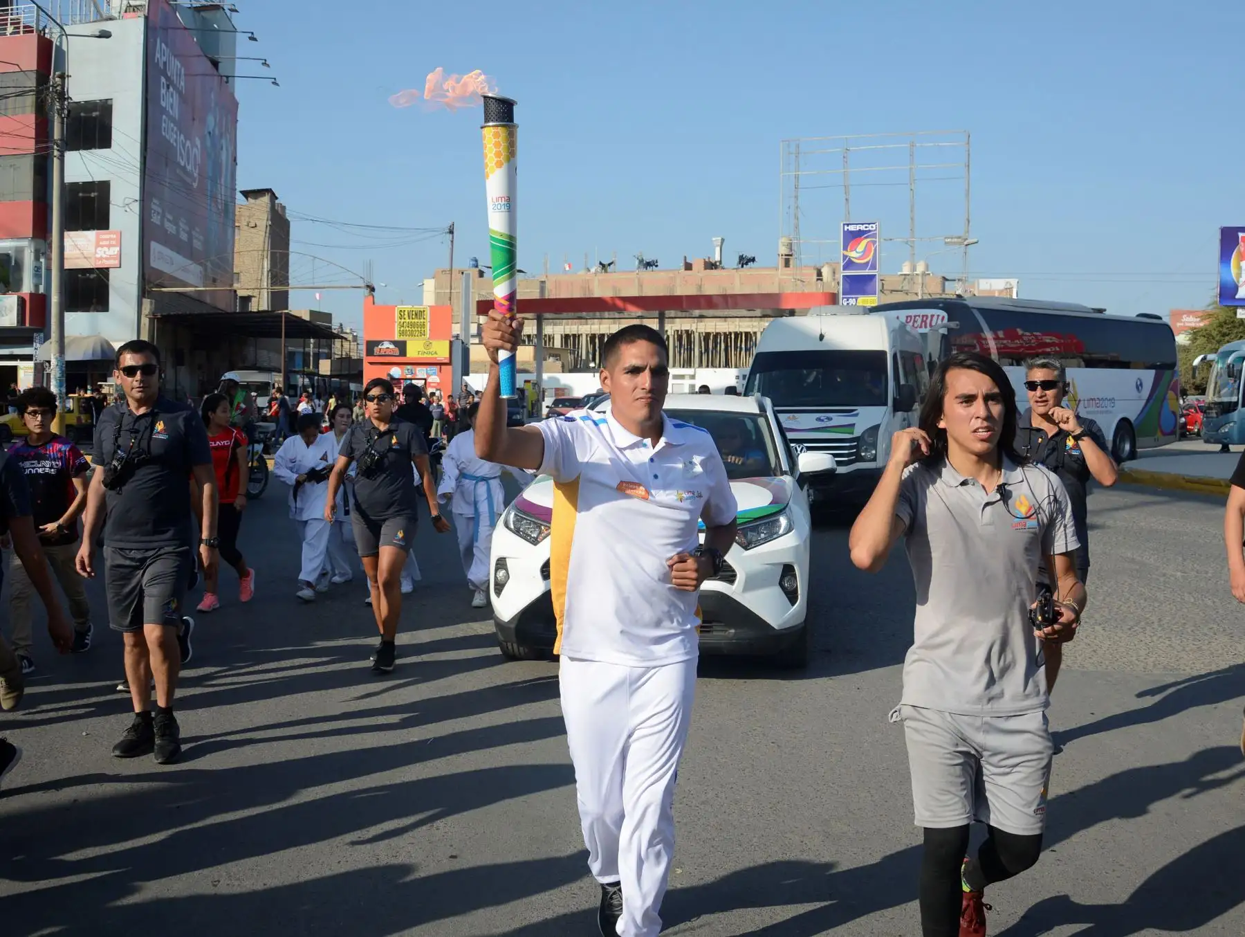 Deportistas y pobladores de Chiclayo recibieron la Antorcha Lima 2019.
Foto: Lima 2019