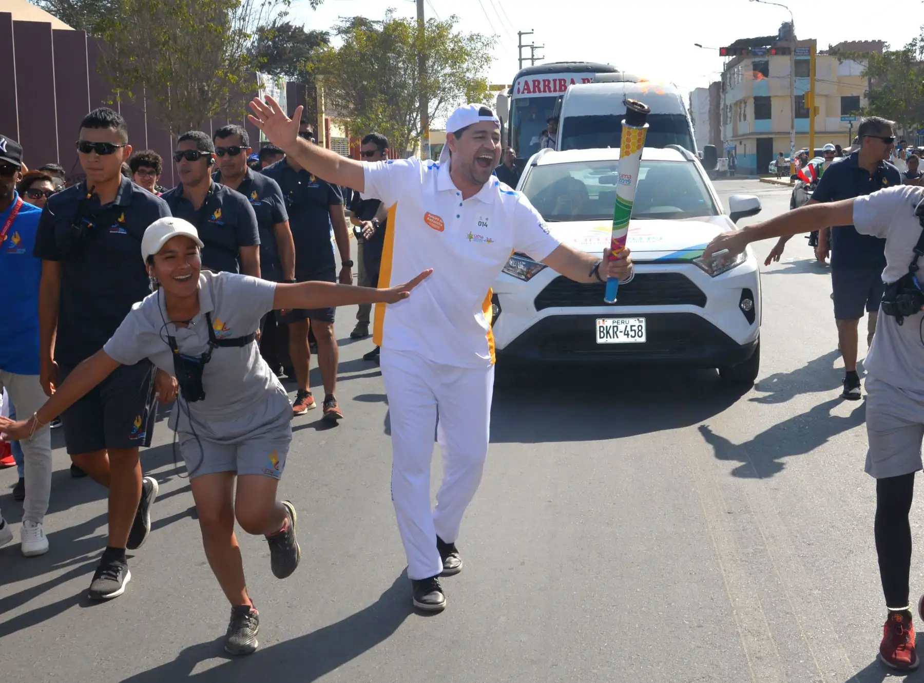 Deportistas y pobladores de Chiclayo recibieron la Antorcha Lima 2019.
Foto: Lima 2019