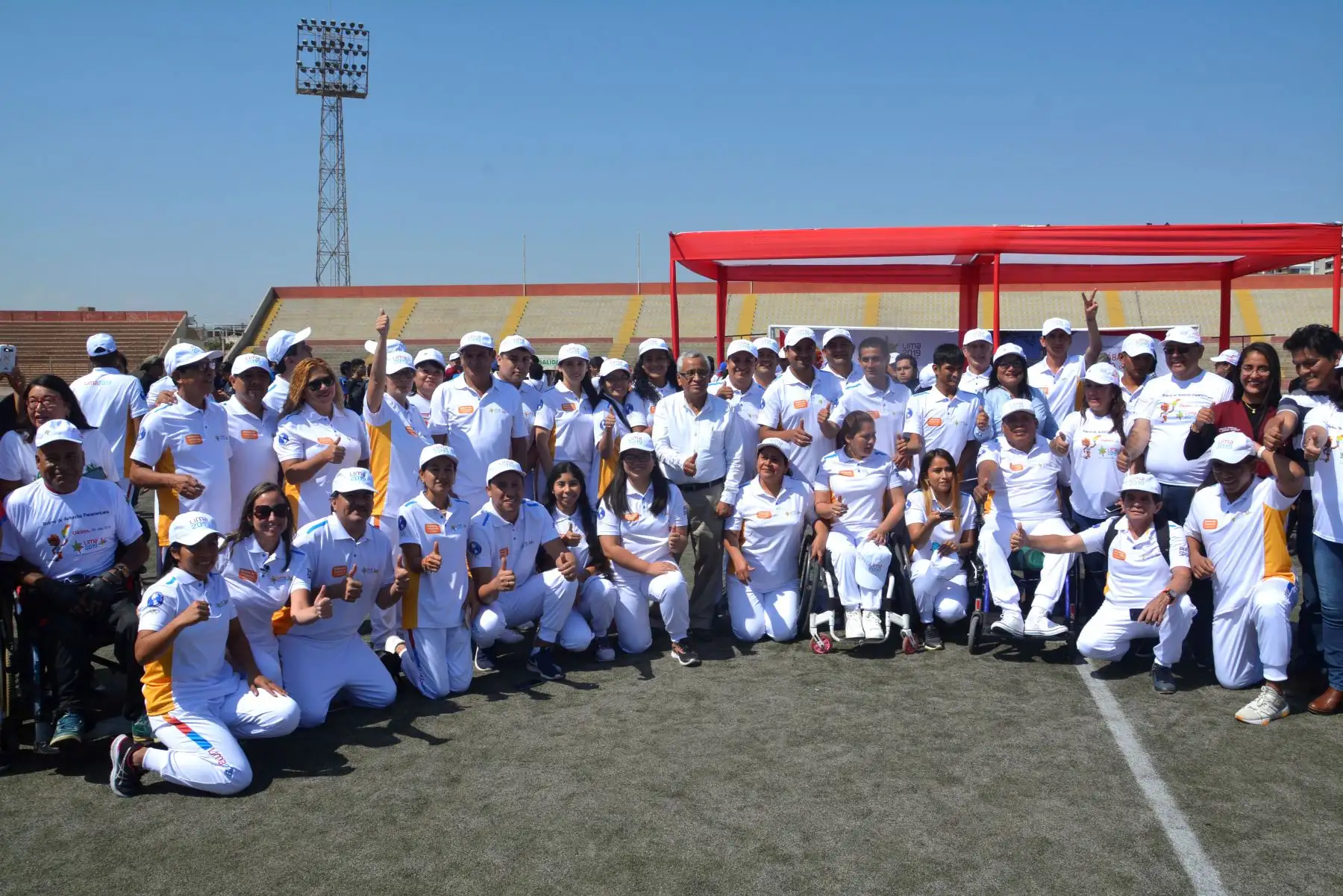 Deportistas y pobladores de Chiclayo recibieron la Antorcha Lima 2019.
Foto: Lima 2019