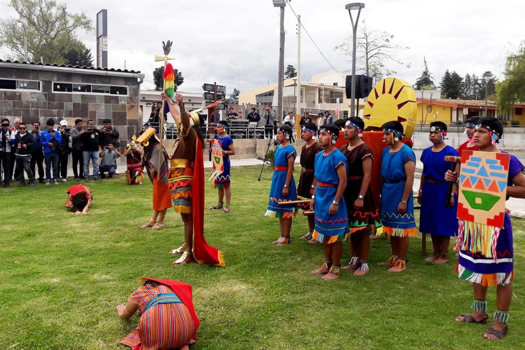 Con danzas y representaciones, Cajamarca festeja la llegada de la Antorcha Panamericana en el complejo turístico Los Baños del Inca.