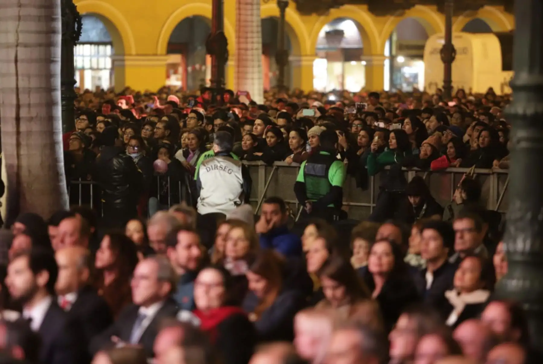 “Serenata por el Perú” que ofrece el tenor peruano Juan Diego Florez   acompañado por la Orquesta Sinfónica y el Coro Juvenil de Sinfonía Perú, en la Plaza Mayor de Lima.Foto:ANDINA/Jorge Tello