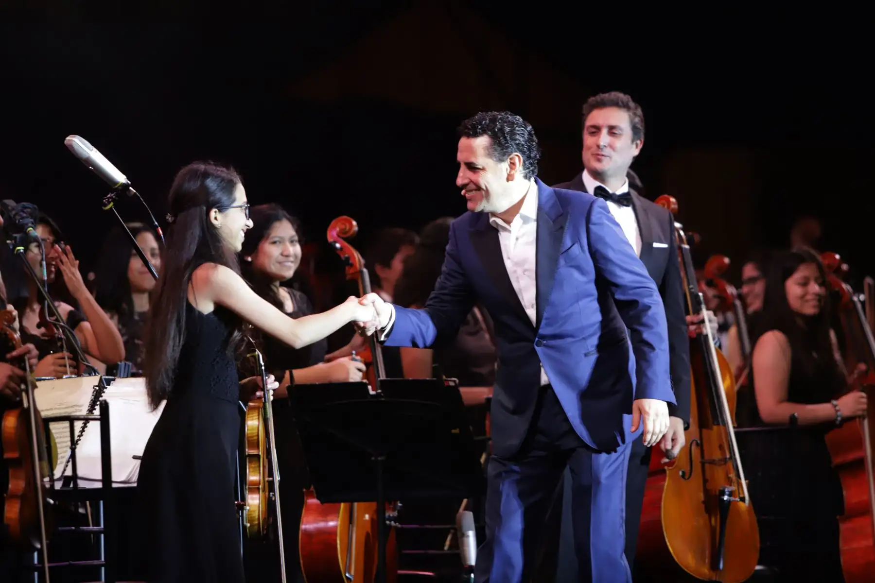 “Serenata por el Perú” que ofrece el tenor peruano Juan Diego Florez   acompañado por la Orquesta Sinfónica y el Coro Juvenil de Sinfonía Perú, en la Plaza Mayor de Lima.Foto:ANDINA/Jorge Tello
