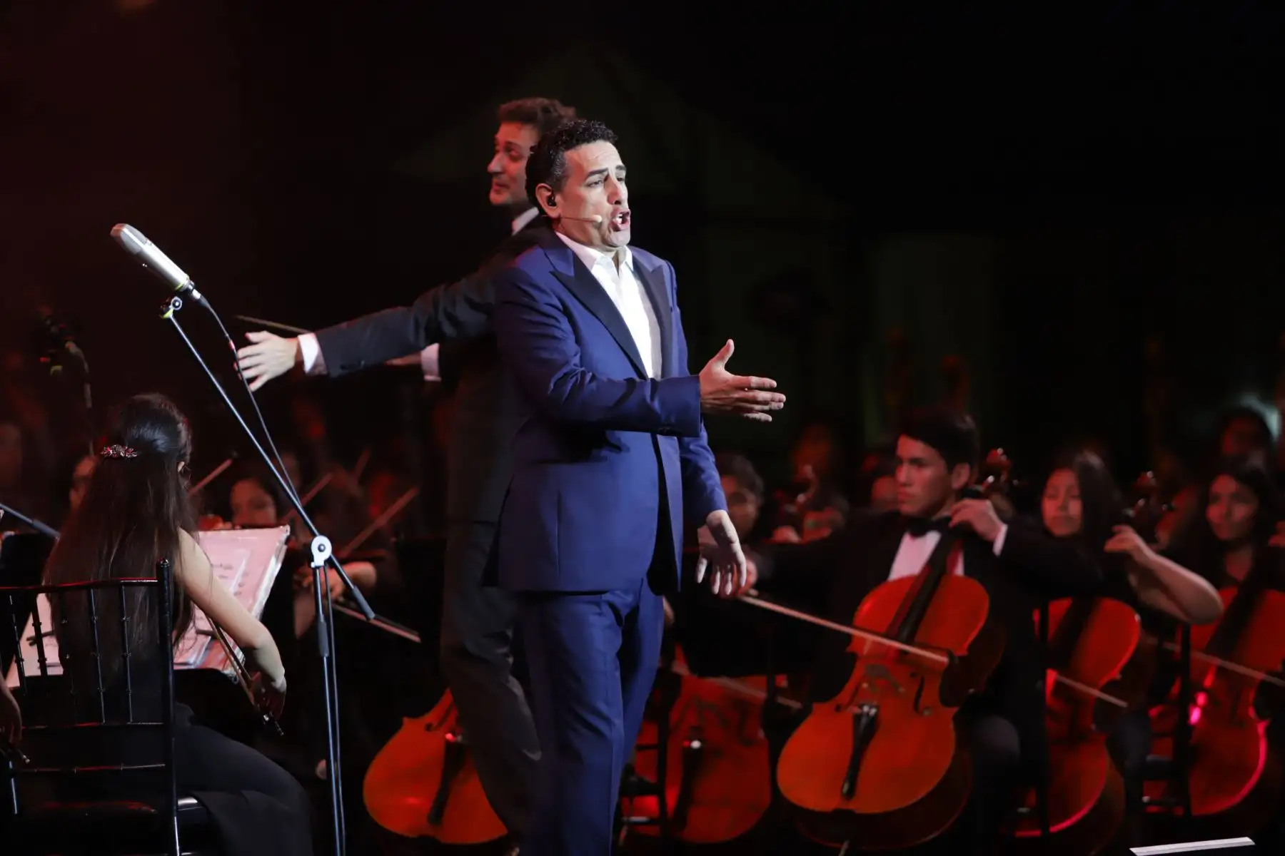 “Serenata por el Perú” que ofrece el tenor peruano Juan Diego Florez   acompañado por la Orquesta Sinfónica y el Coro Juvenil de Sinfonía Perú, en la Plaza Mayor de Lima.Foto:ANDINA/Jorge Tello