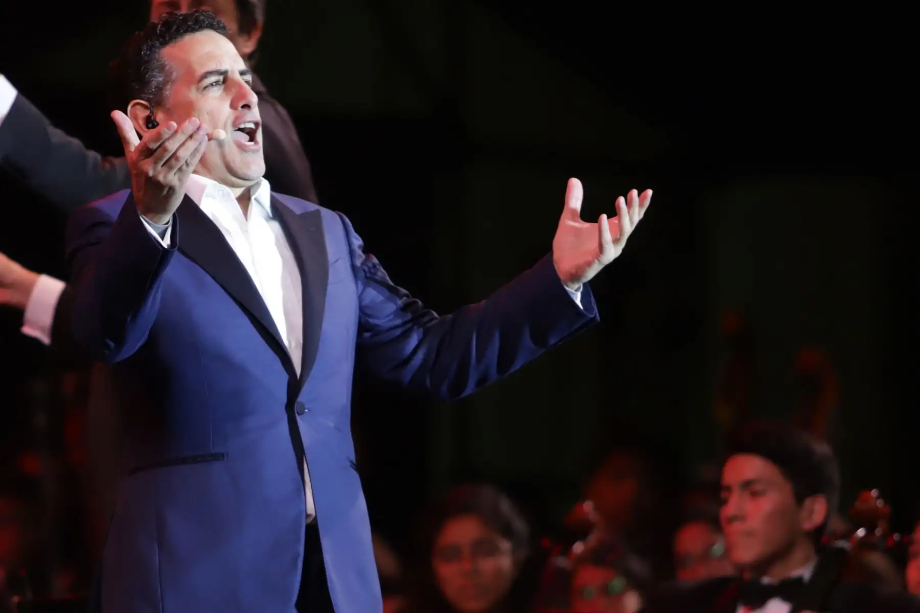 “Serenata por el Perú” que ofrece el tenor peruano Juan Diego Florez   acompañado por la Orquesta Sinfónica y el Coro Juvenil de Sinfonía Perú, en la Plaza Mayor de Lima.Foto:ANDINA/Jorge Tello