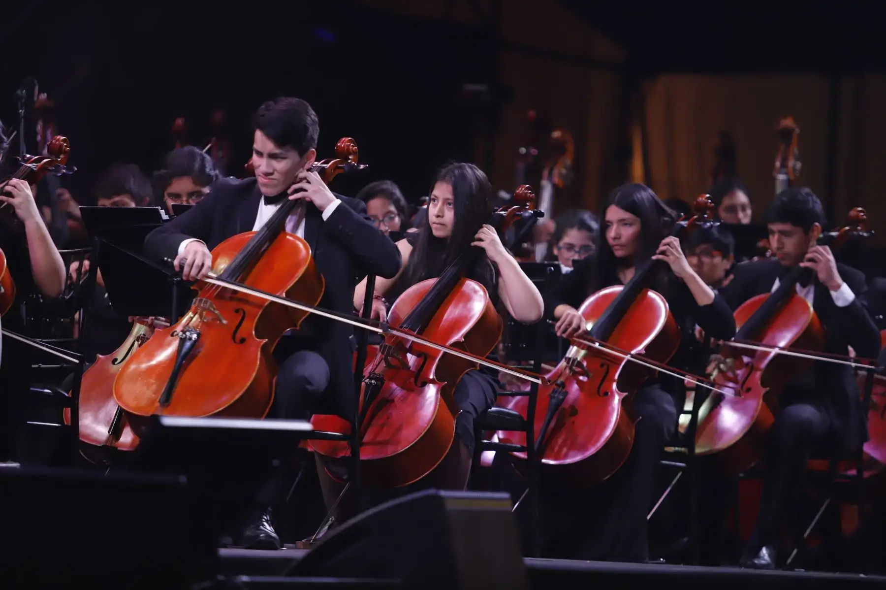 Presidente Martin Vizcarra asistió al concierto  “Serenata por el Perú” que ofreció  el tenor peruano Juan Diego Florez  acompañado por la Orquesta Sinfónica y el Coro Juvenil de Sinfonía Perú, en la Plaza Mayor de Lima.Foto:ANDINA/Prensa Presidencia