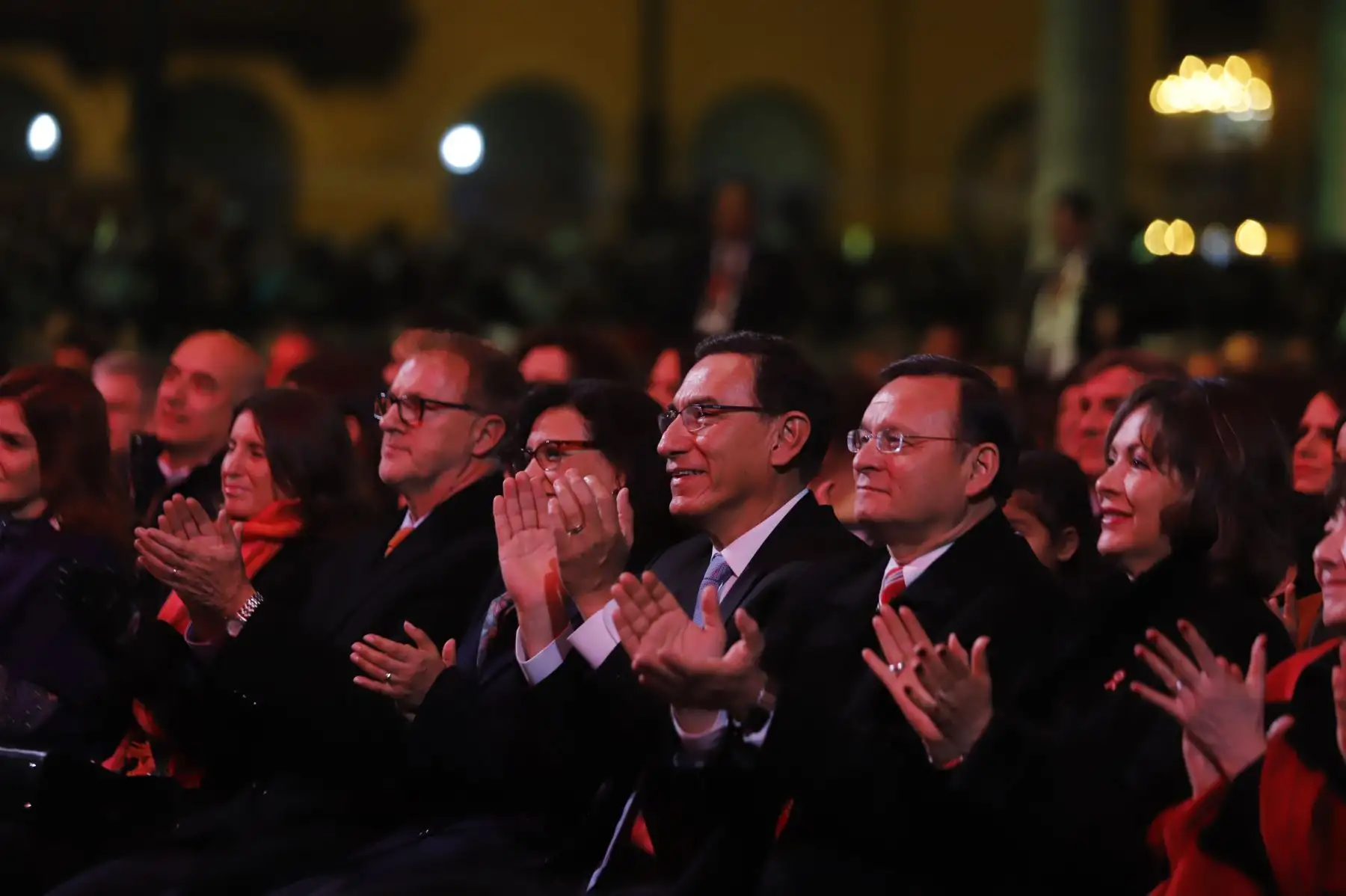 Presidente Martin Vizcarra asistió al concierto  “Serenata por el Perú” que ofreció  el tenor peruano Juan Diego Florez  acompañado por la Orquesta Sinfónica y el Coro Juvenil de Sinfonía Perú, en la Plaza Mayor de Lima.Foto:ANDINA/Prensa Presidencia