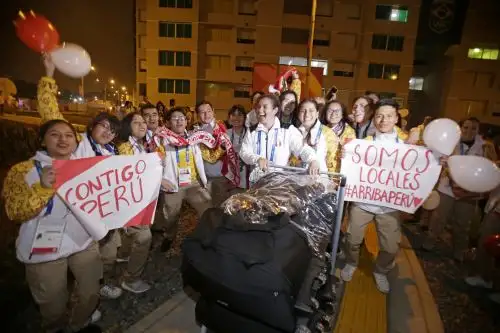 Parte de la delegación peruana que competirá en los Juegos Panamericanos Lima 2019 hizo su ingreso a la Villa Panamericana en medio de vitores de los voluntarios