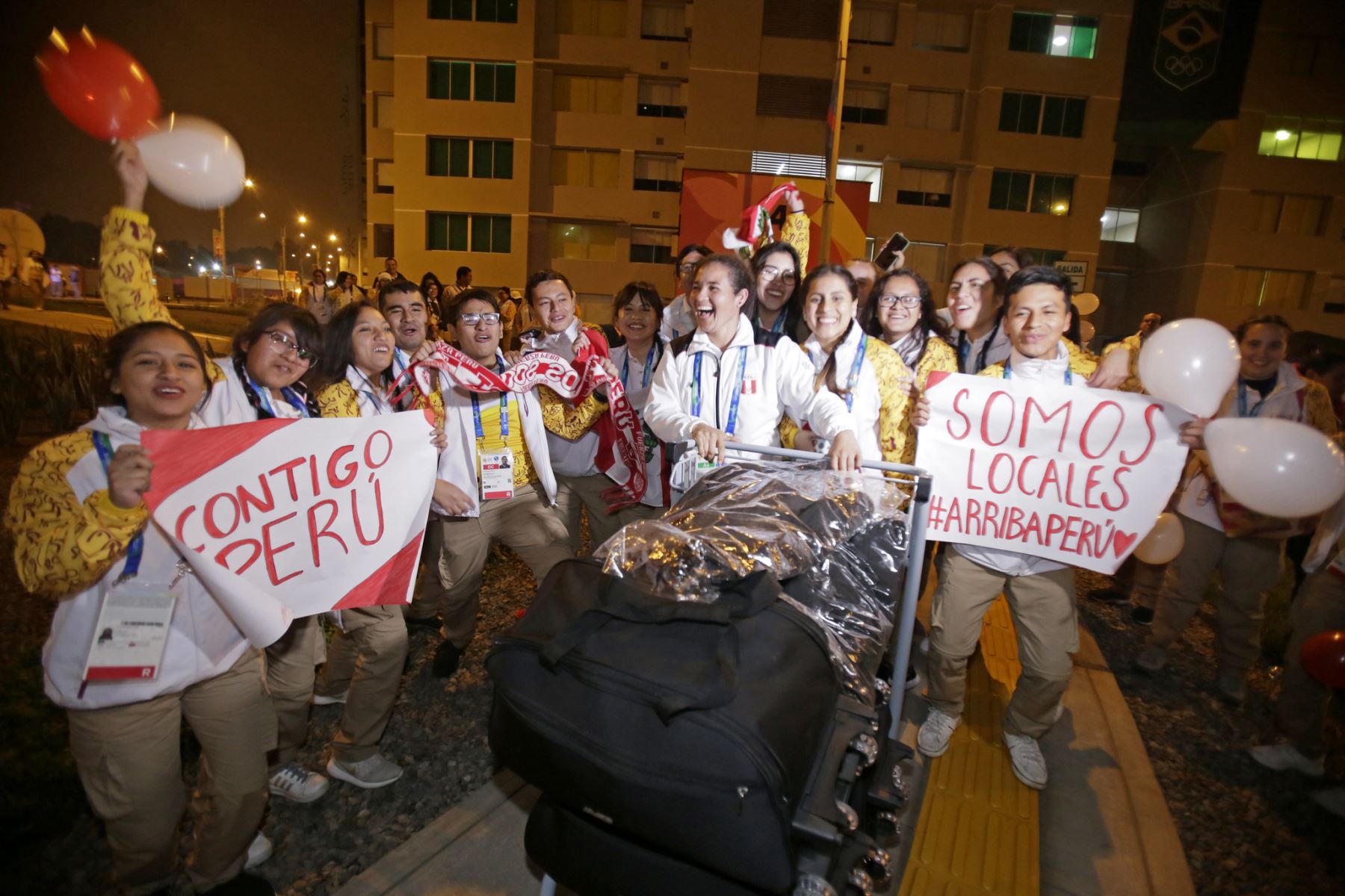 Parte de la delegación peruana que competirá en los Juegos Panamericanos Lima 2019 hizo su ingreso a la Villa Panamericana en medio de vitores de los voluntarios