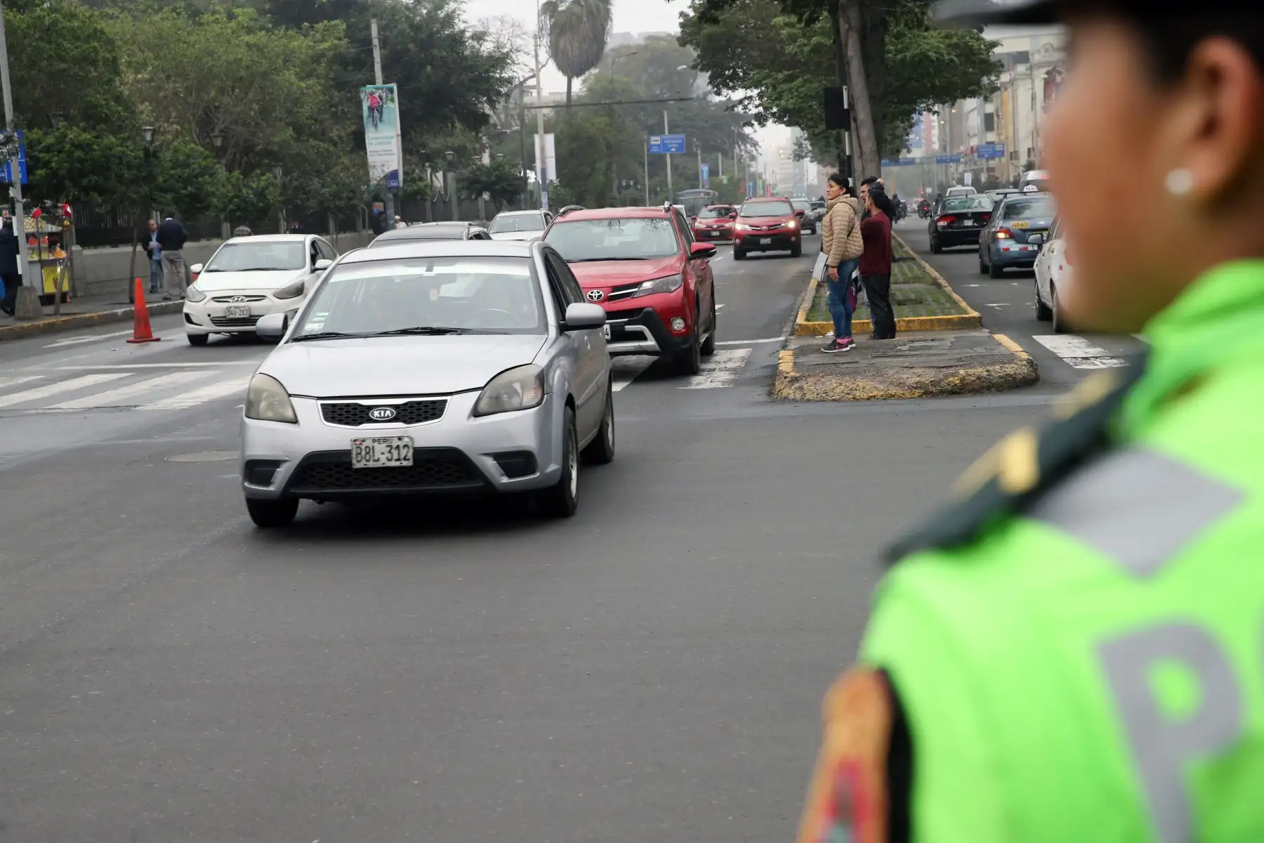 La medida denominada "Hora pico y placa" entró en vigencia hoy para reducir la congestión vehicular en Lima .Foto: ANDINA/Norman Córdova