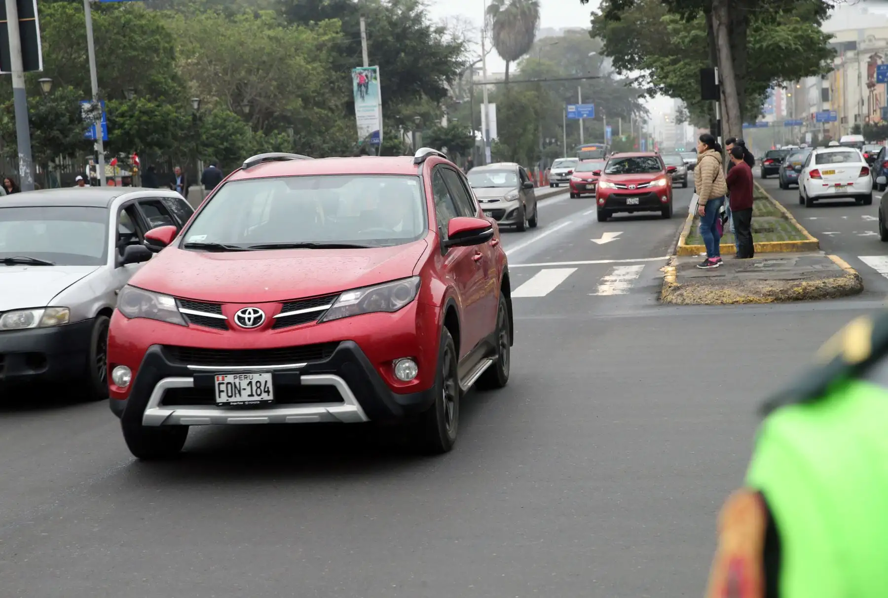La medida denominada "Hora pico y placa" entró en vigencia hoy para reducir la congestión vehicular en Lima .Foto: ANDINA/Norman Córdova