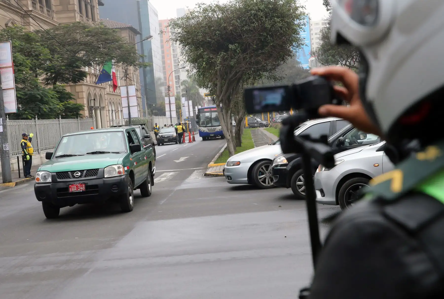 La medida denominada "Hora pico y placa" entró en vigencia hoy para reducir la congestión vehicular en Lima .Foto: ANDINA/Norman Córdova