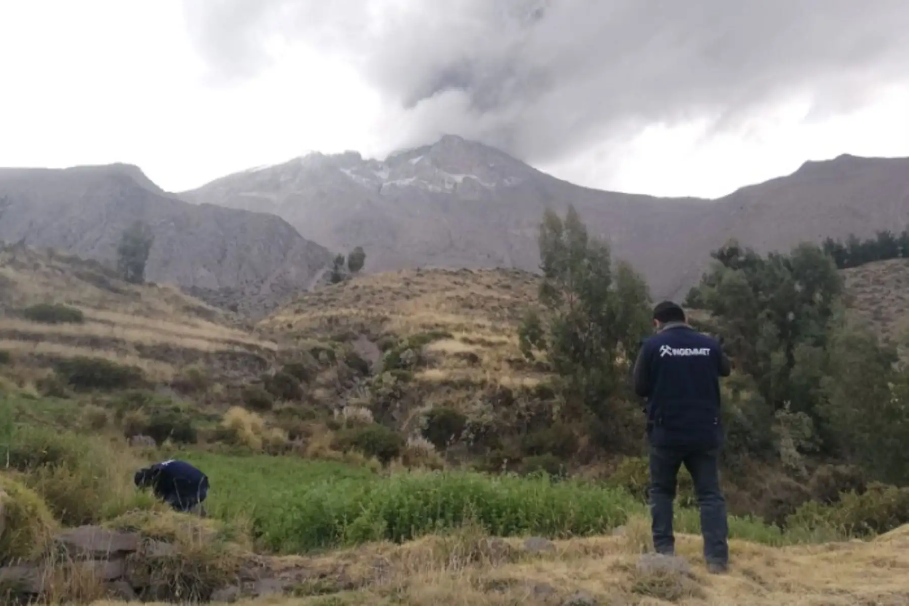 Especialistas del Observatorio Vulcanológico del Instituto Geológico, Minero y Metalúrgico (Ingemmet) continuarán en las próximas horas con los trabajos de campo en el volcán Ubinas, entre ellos, la inspección geológica del sector de Sirahuaya, zona escogida como punto de albergue de cuatro poblados.