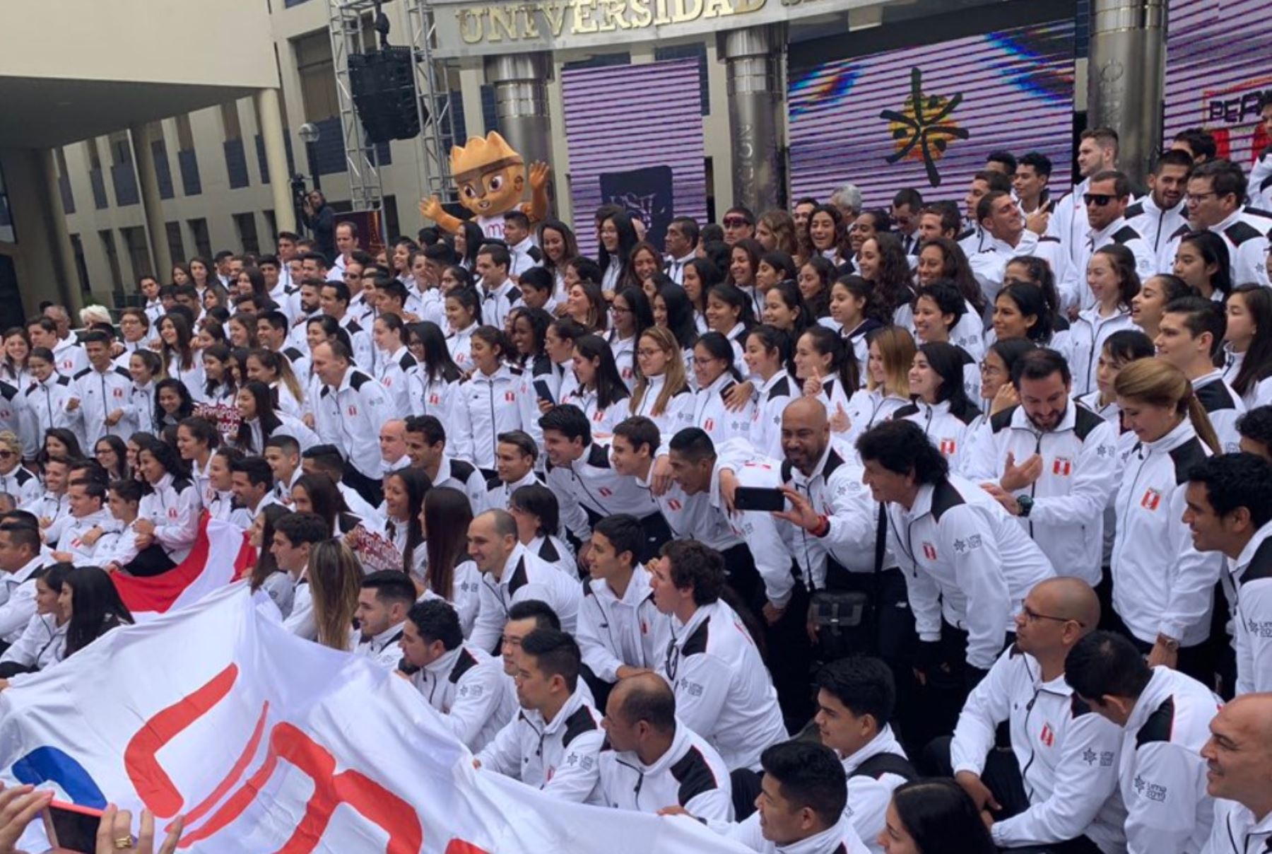 USIL recibe a representantes peruanos quienes buscarán el oro en sus respectivas disciplinas en Lima 2019. Foto: Twitter