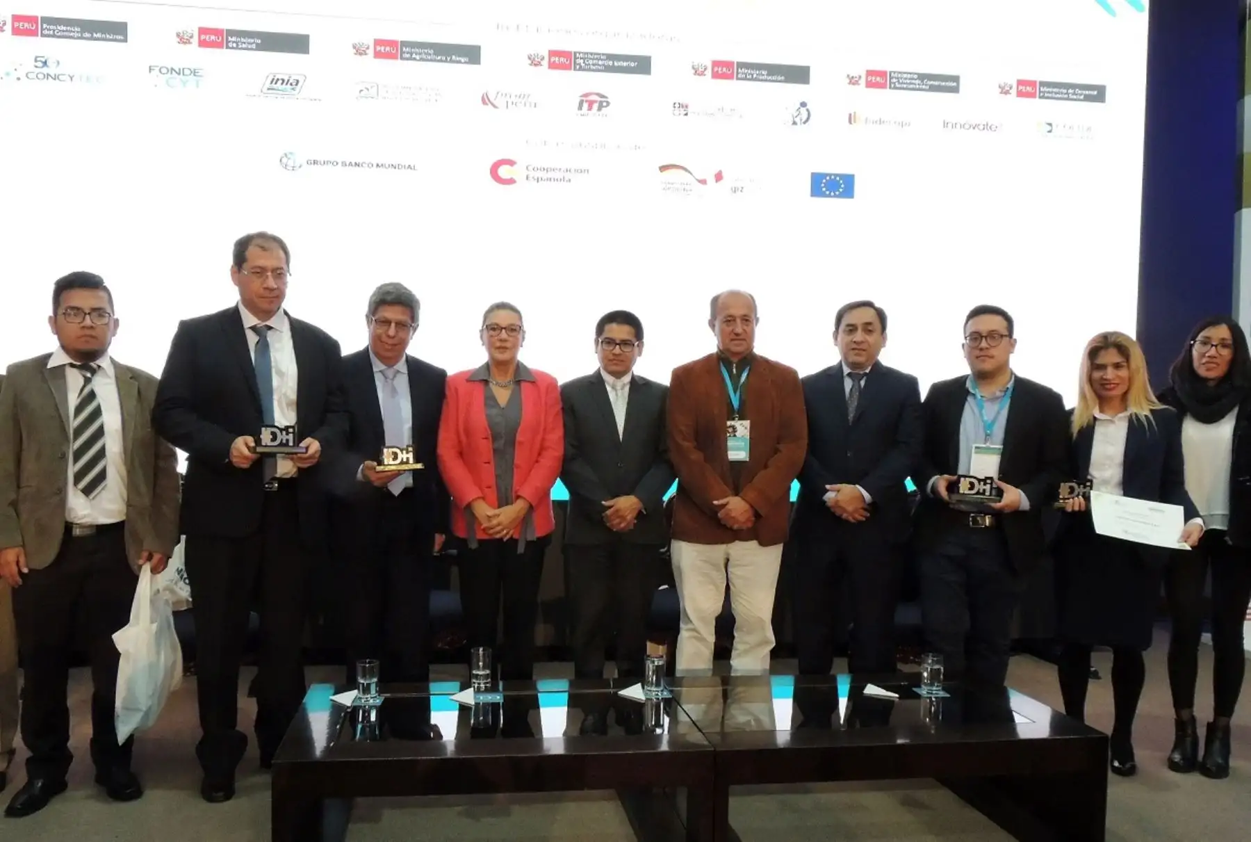 Concytec reconoce a empresas que recibieron beneficios tributarios para invertir en ciencia y tecnología. Foto: Cortesía.