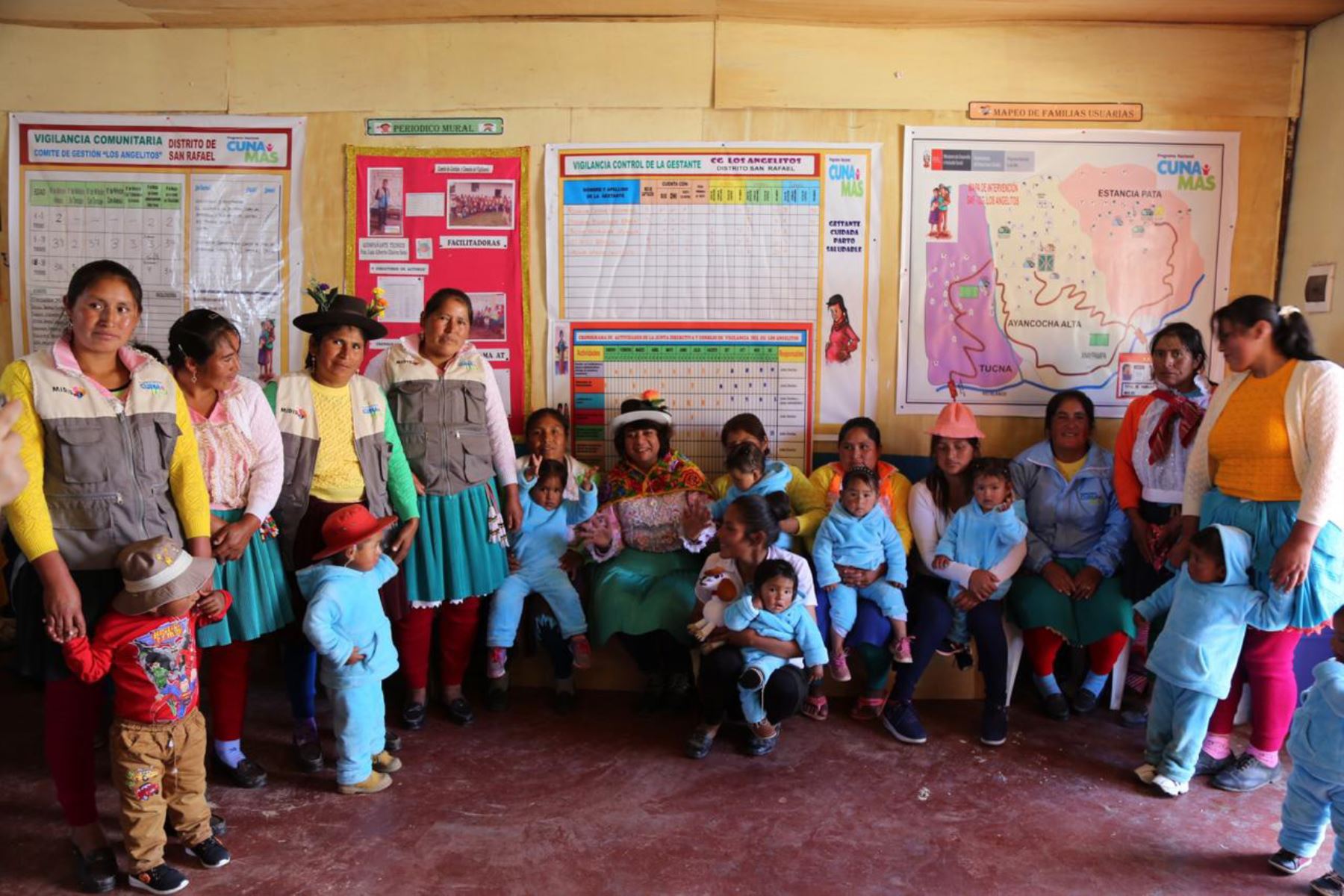 Programa social Cuna Más ha distribuido en 18 departamentos más de 69,000 kits de abrigo para niños y niñas.