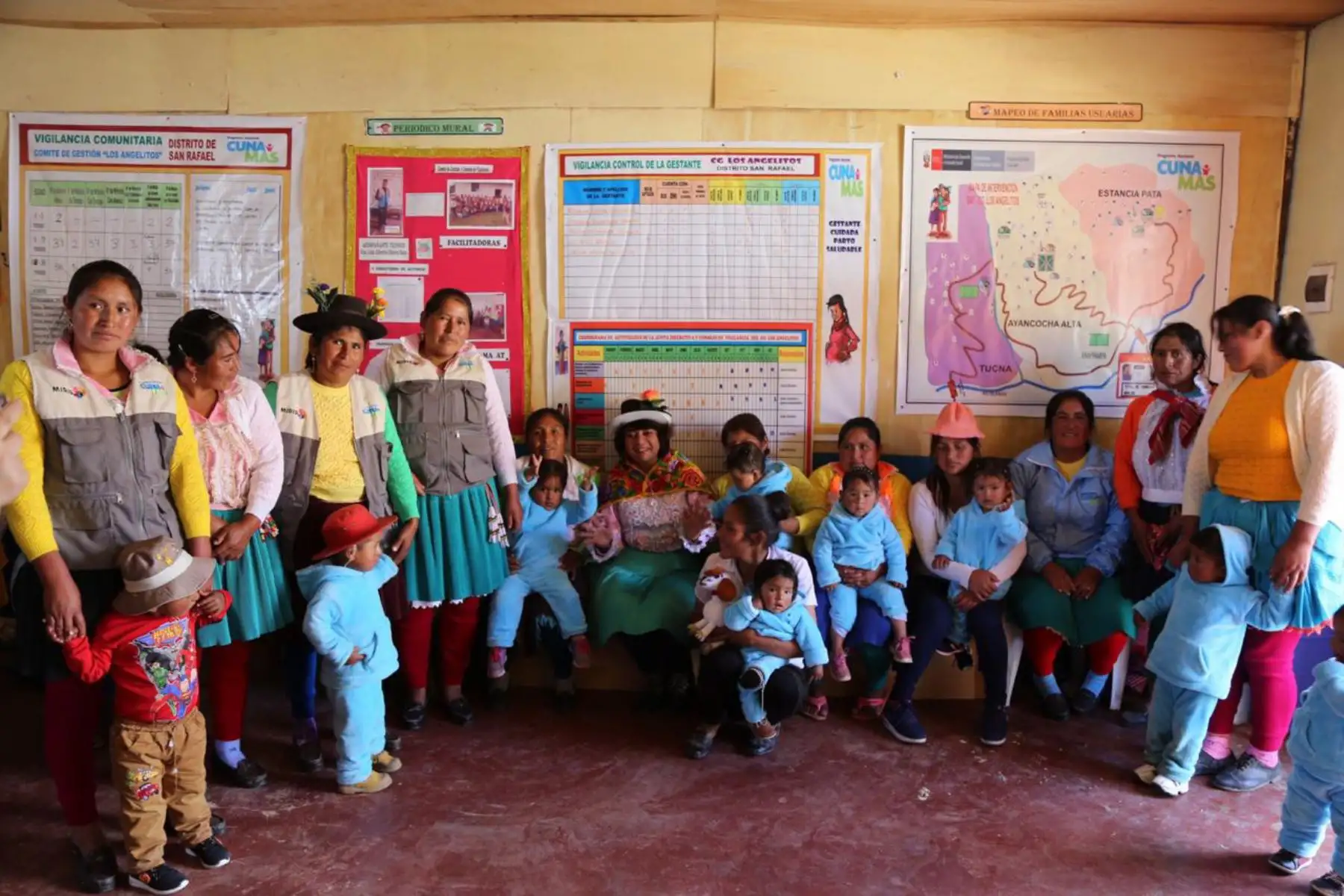 Programa social Cuna Más ha distribuido en 18 departamentos más de 69,000 kits de abrigo para niños y niñas.