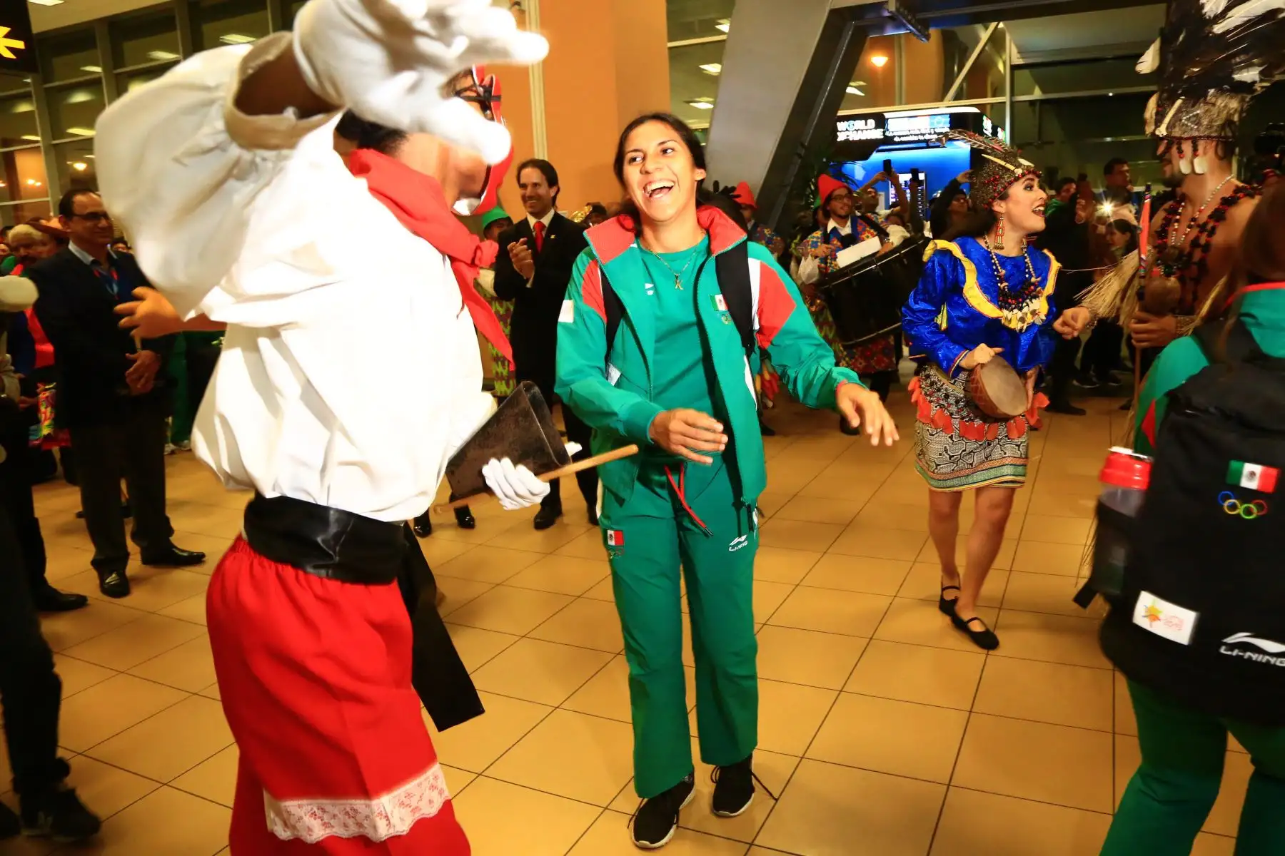 Alcalde de Lima, Jorge Muñoz recibe en el aeropuerto Jorge Chavez a la delegación mexicana que participará  en los XVIII Juegos Panamericanos y Juegos Parapanamericanos.
Foto: ANDINA/Pedro Cardenas