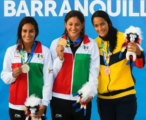Paola Espinosa (en el centro) llega a Lima 2019 a seguir marcando la diferencia en los clavados