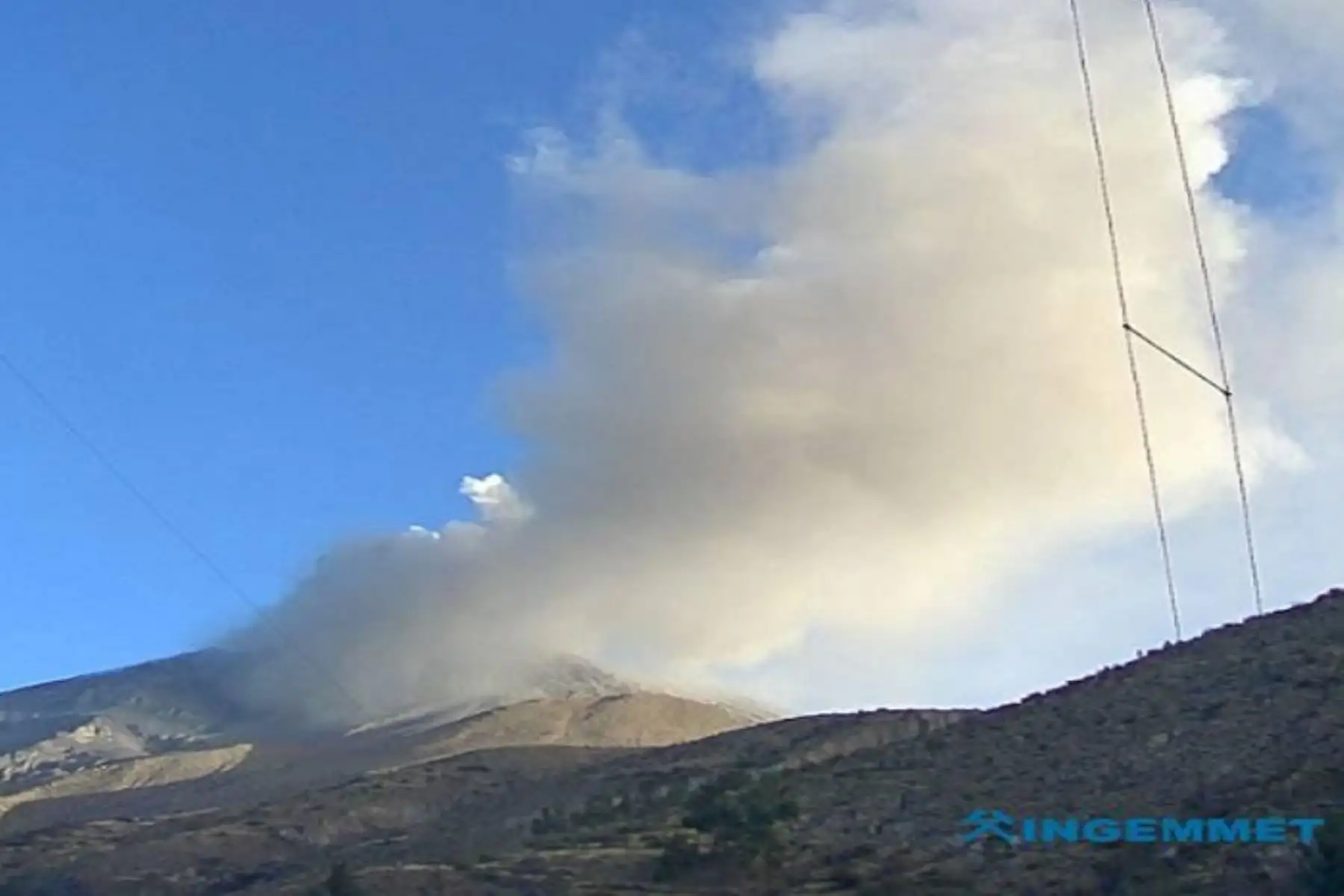 El volcán Ubinas expulsó rocas incandescentes que llegaron a unos kilómetros de las zonas urbanas. Foto: ANDINA/Difusión