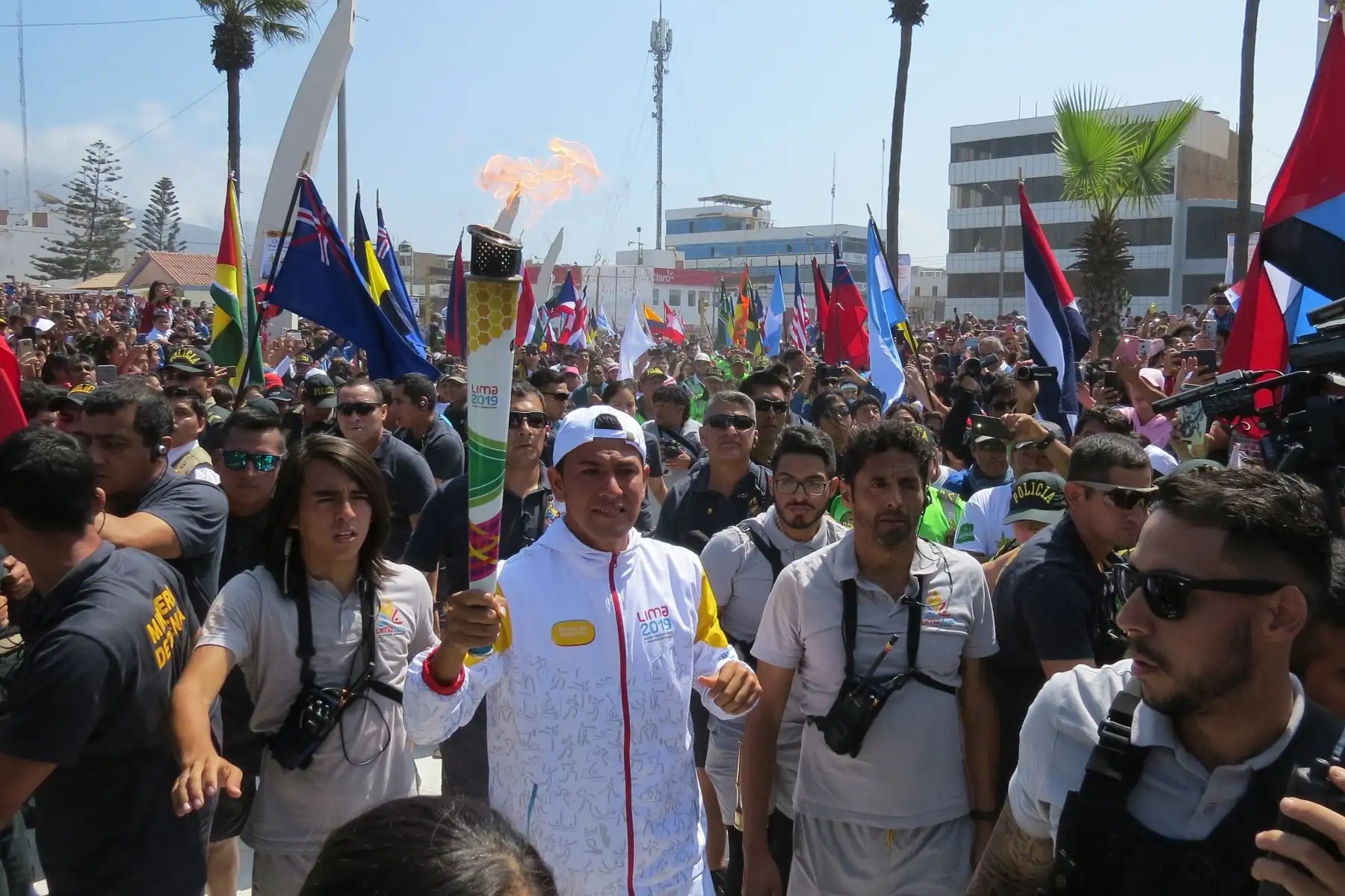 Chimbotanos vibran con el paso de la antorcha de los Panamericanos Lima 2019.