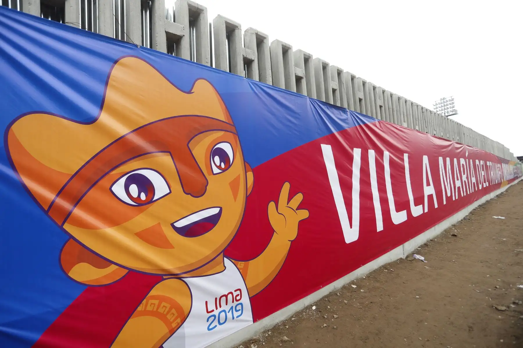 Un grupo de voluntarios pintaran 800 casas de los ciudadanos de Villa Maria el Triunfo  para darle una nueva imagen a las viviendas de los alrededor del complejo deportivo Andres Avelino Caceres. Foto: ANDINA/Josue Ramos