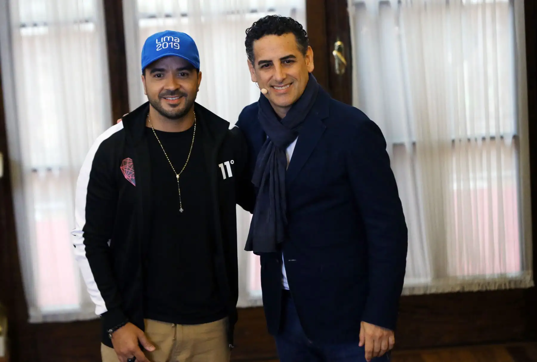 Juan Diego Flórez en el encuentro especial con los jóvenes y niños de la orquesta y coros de Sinfonía por el Perú, son acompañados por Luis Fonsi .Foto: ANDINA/Norman Córdova