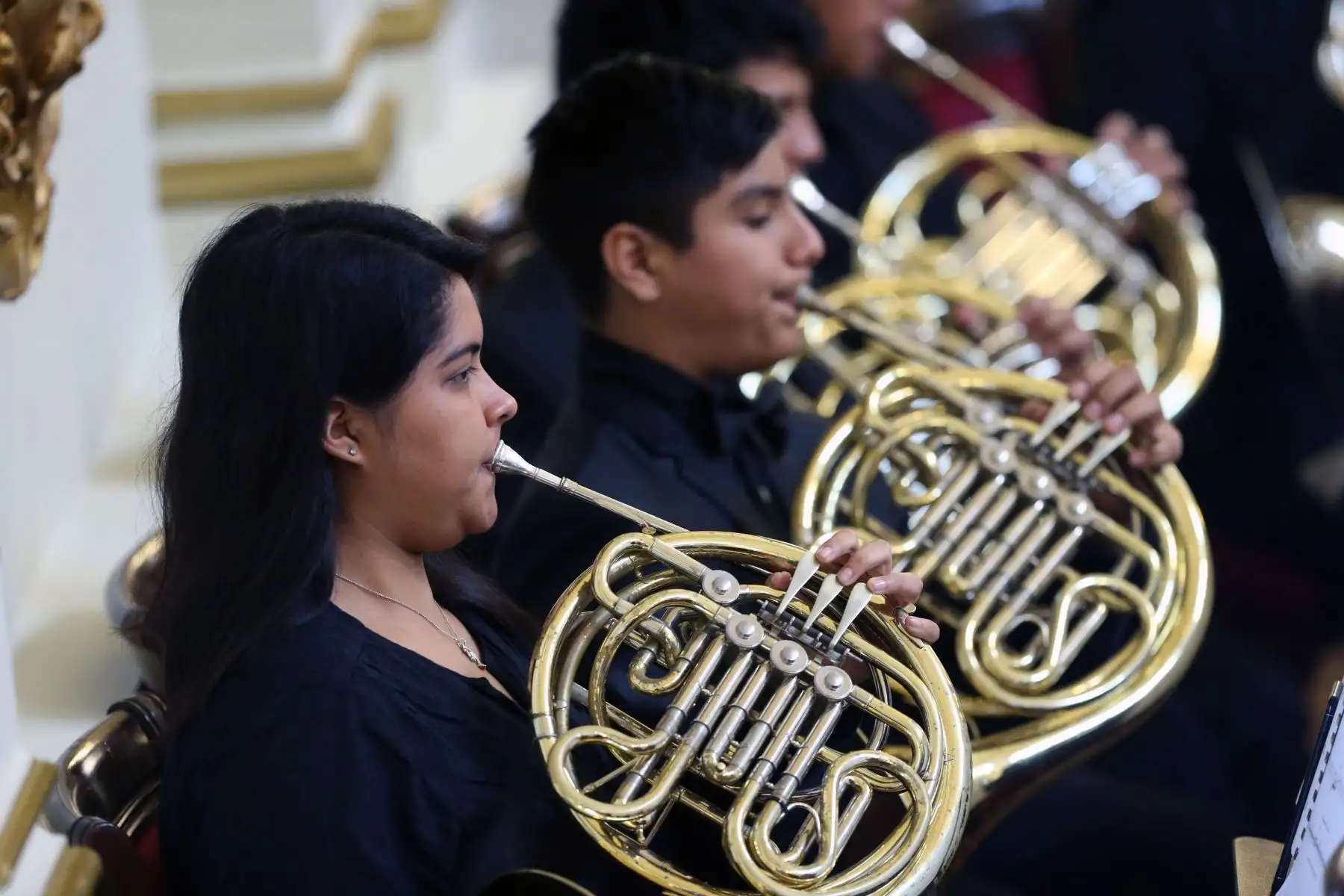 Juan Diego Flórez en el encuentro especial con los jóvenes y niños de la orquesta y coros de Sinfonía por el Perú, son acompañados por Luis Fonsi .Foto: ANDINA/Norman Córdova