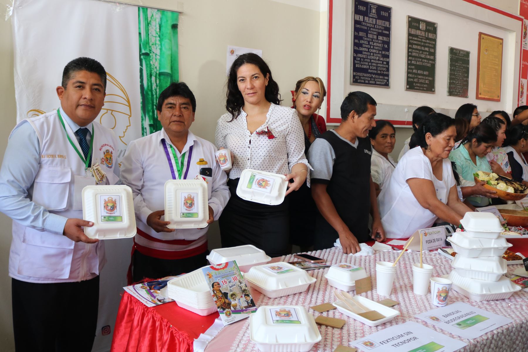 En envases biodegradables hechos de caña de azúcar se sirven los potajes que se ofrecen en la Feria de Exposiciones Típico-Culturales de Monsefú.