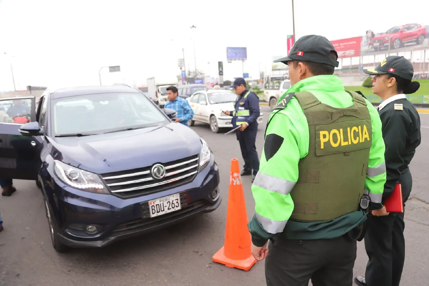 Taxis informales en aeropuerto Jorge Chávez Foto: Mincetur