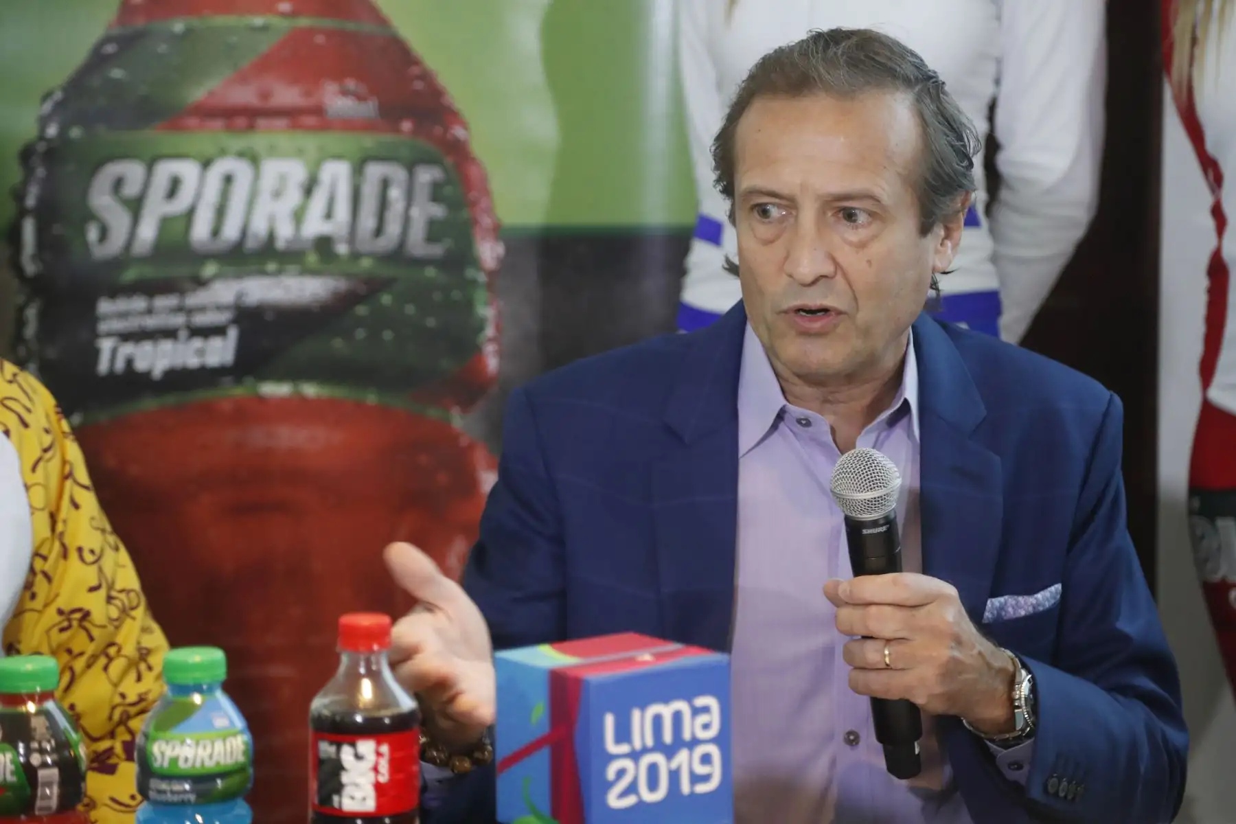 Jorge López, director global de comunicaciones y sostenibilidad del grupo Aje, presenta la bebida oficial  Sporade que beberán los deportistas durante la competencia en los Juegos Panamericanos Lima 2019.
Foto: ANDINA/Josue Ramos