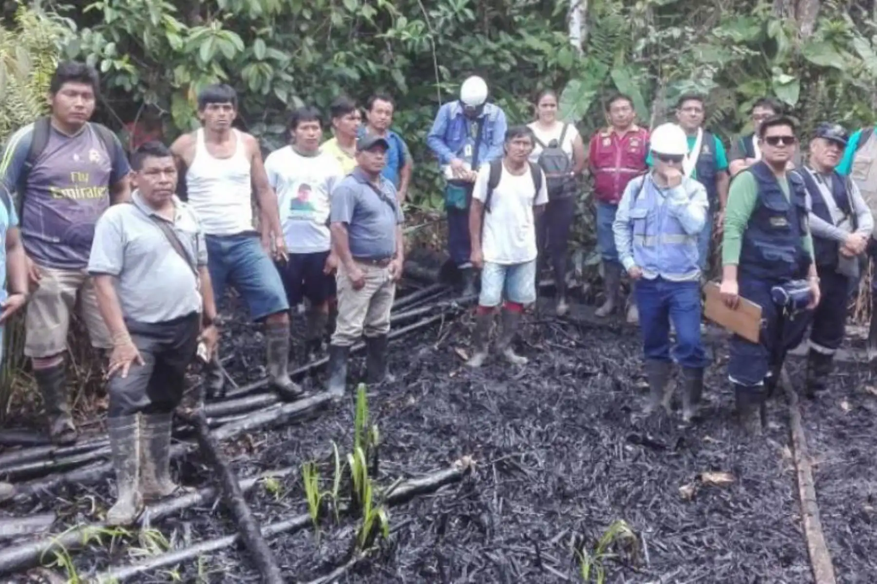 El fiscal provincial Alberto Caraza Atoche dirigió equipo que inspeccionó zona del ramal norte del Oleoducto Norperuano (Loreto).