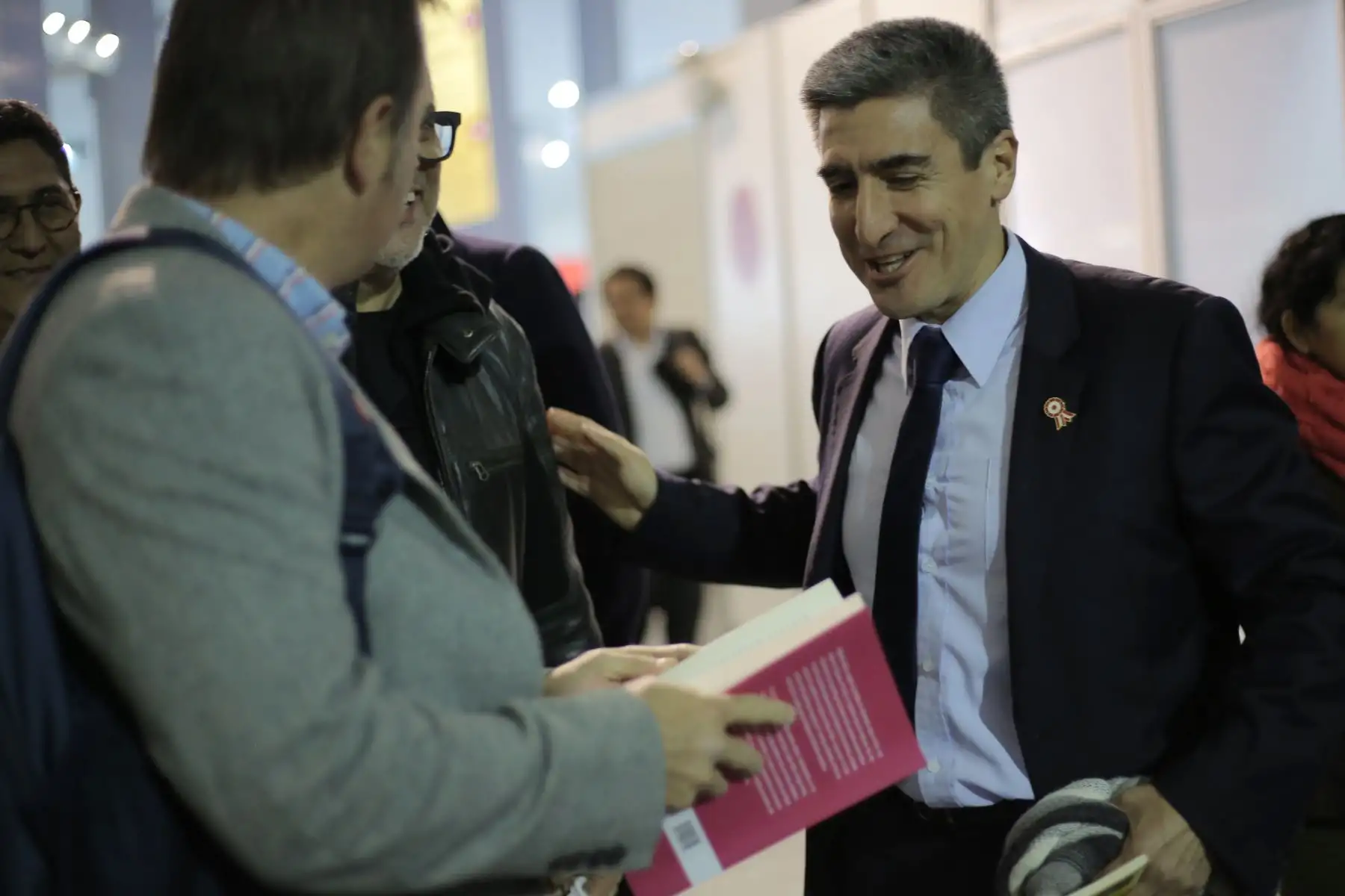 Presentación del libro "Peruanos de Ficción", del escritor peruano  y ex Ministro de Cultura, Alejandro Neyra en la Feria Internacional del Libro de Lima 2019.
Foto: ANDINA/David Huamaní