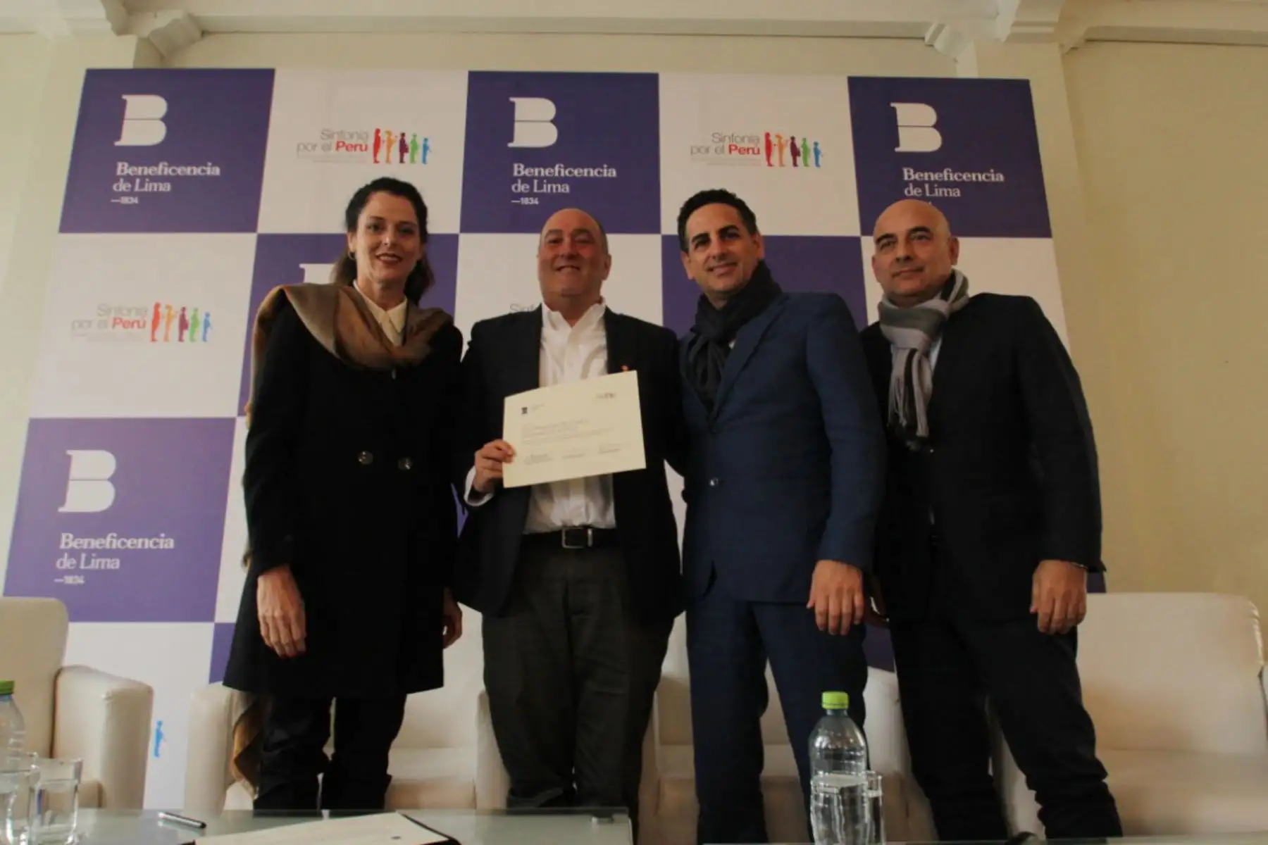 El tenor peruano Juan Diego Flórez visitó el Puericultorio Pérez Araníbar donde y  firmó un acuerdo para llevar el proyecto Sinfonía por el Perú a los niños y niñas de la institución.
Foto: Beneficencia de Lima