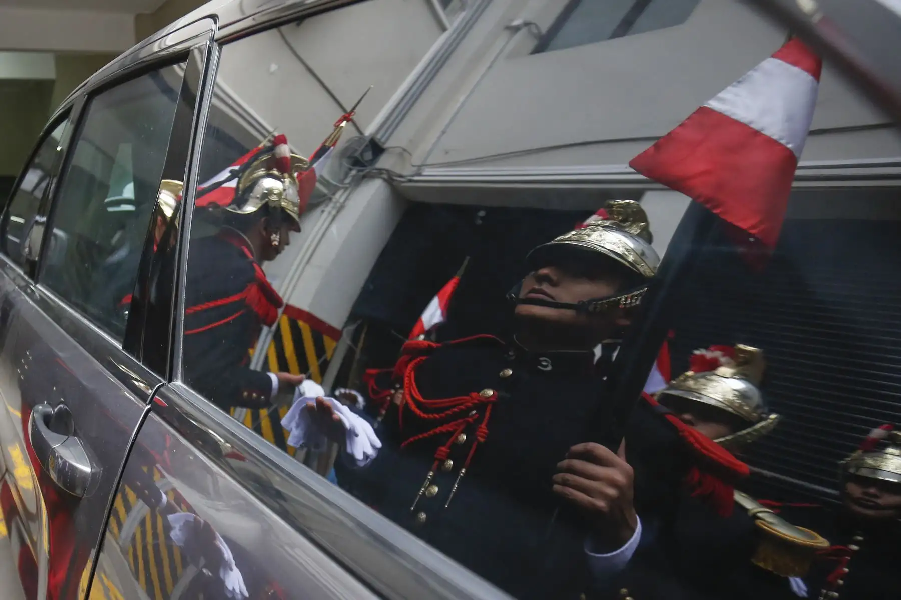Actualmente, esta ceremonia de relevo se ha convertido en un acto protocolar de civismo y patriotismo, y es considerada un atractivo turístico que concita la atención de nacionales y extranjeros.
Foto: ANDINA/Carla Patiño/Prensa Presidencia