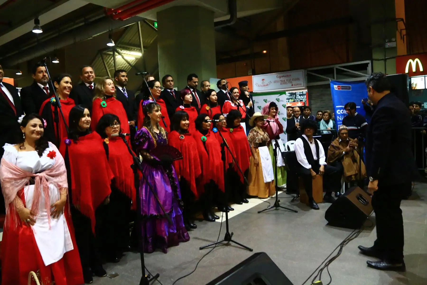 Ministro de Cultura, Luis Jaime Castillo participa en la presentación del Coro Nacional del Perú en la estación La Cultura del Metro de Lima linea .
Foto: ANDINA/Pedro Cárdenas