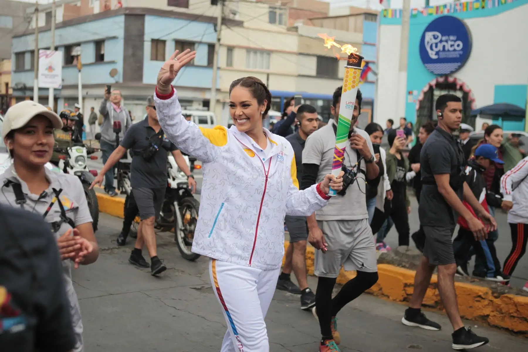 Karen Schwarz en el recorrido de la antorcha de los Juegos Panamericanos Lima 2019  en la región Callao
Foto: ANDINA/Miguel Mejía